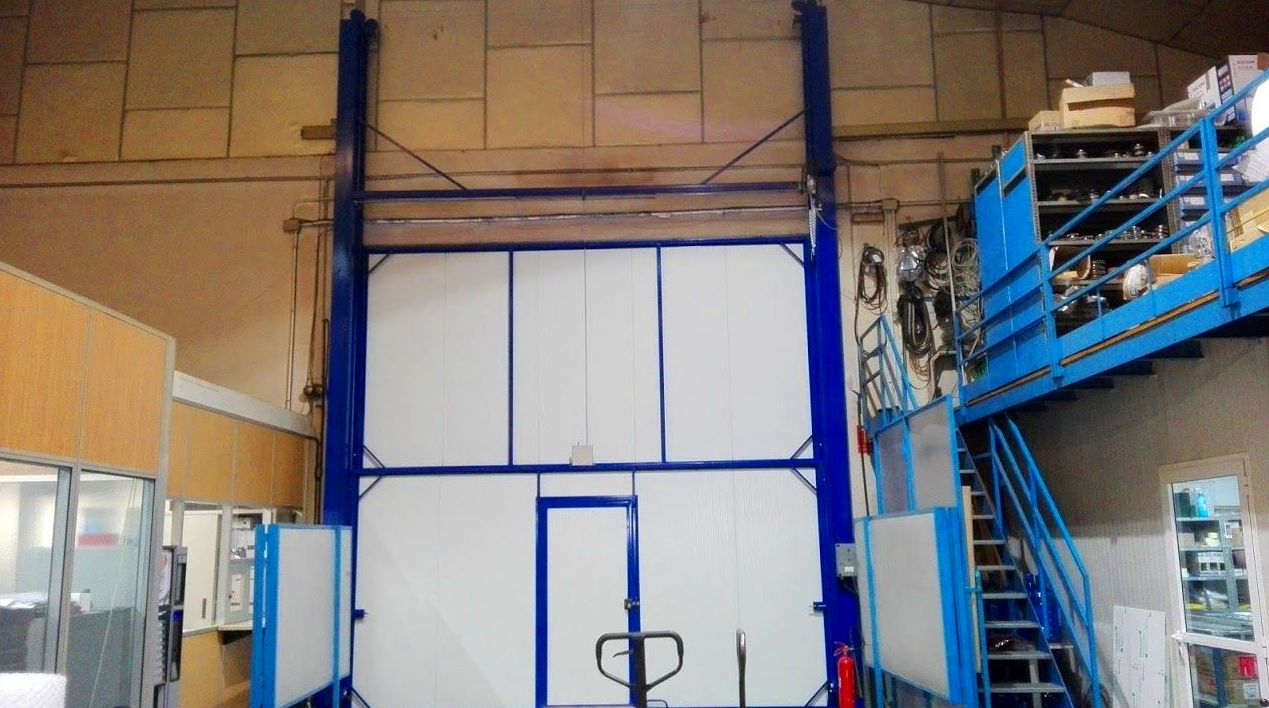 Puerta automática de guillotina industrial de panel Puerta automática de guillotina industrial de panel