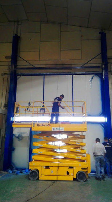 Puerta guillotina industrial de panel Puerta guillotina industrial de panel