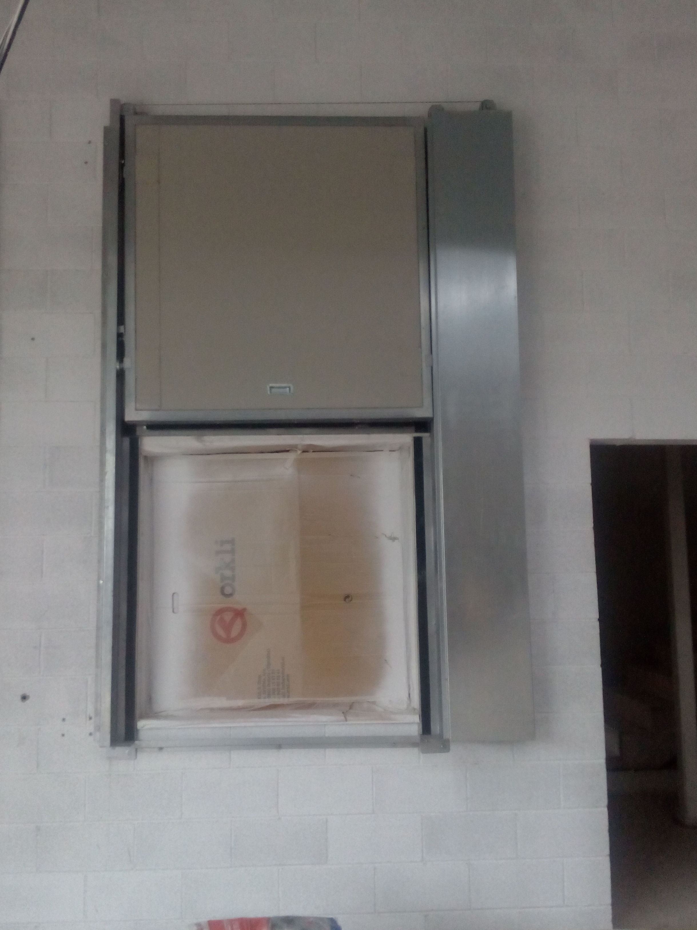 Puerta cortafuegos guillotina vertical , certificada con resistencia al fuego 90 minutos 