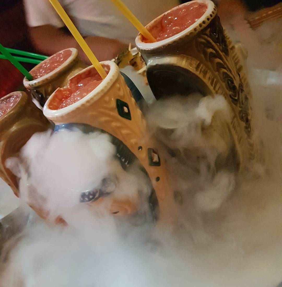 Semidulce: Cócteles de Aloha Polinesian Bar Semidulce: Cócteles de Aloha Polinesian Bar