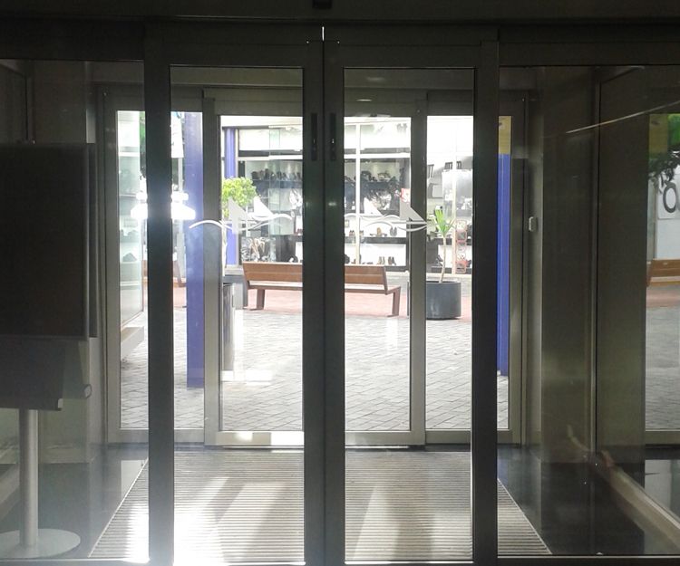 Instalación de puertas automáticas en Lanzarote