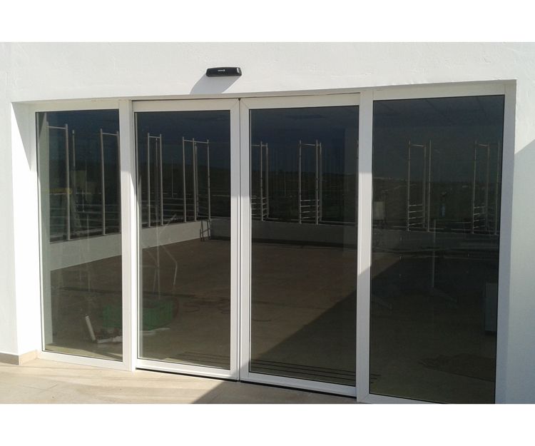 Instalación de puertas automáticas de cristal en Lanzarote