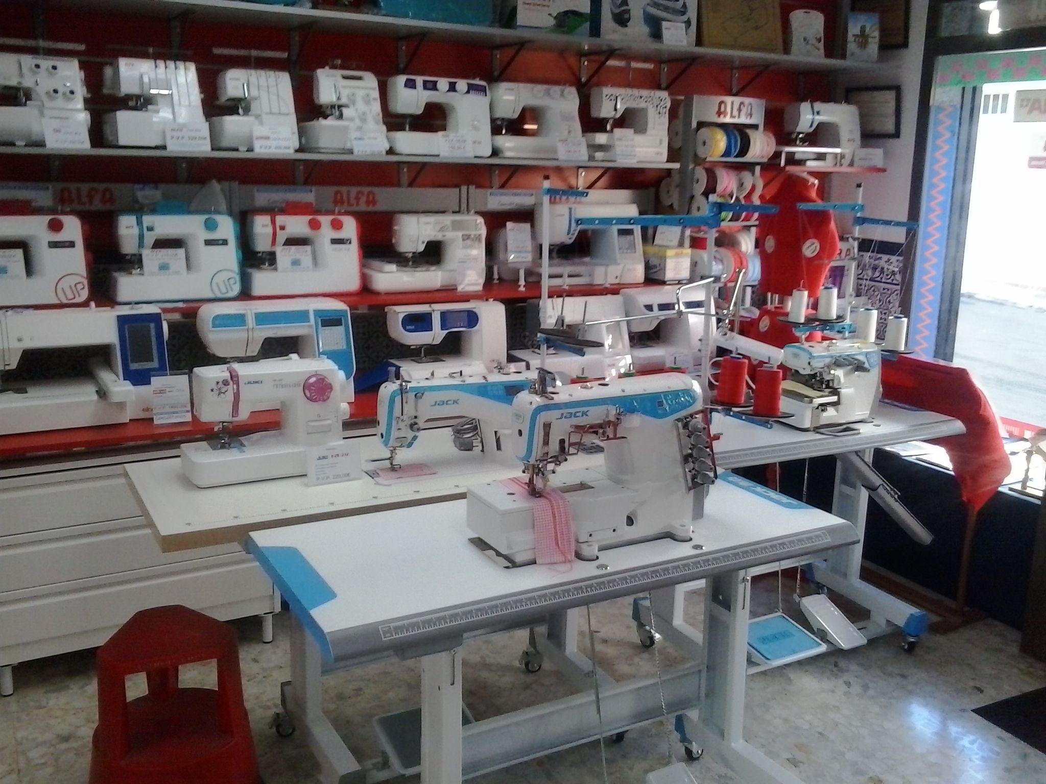 Cursos de máquinas de coser: Servicios de Bordados Maruja Cursos de máquinas de coser: Servicios de Bordados Maruja