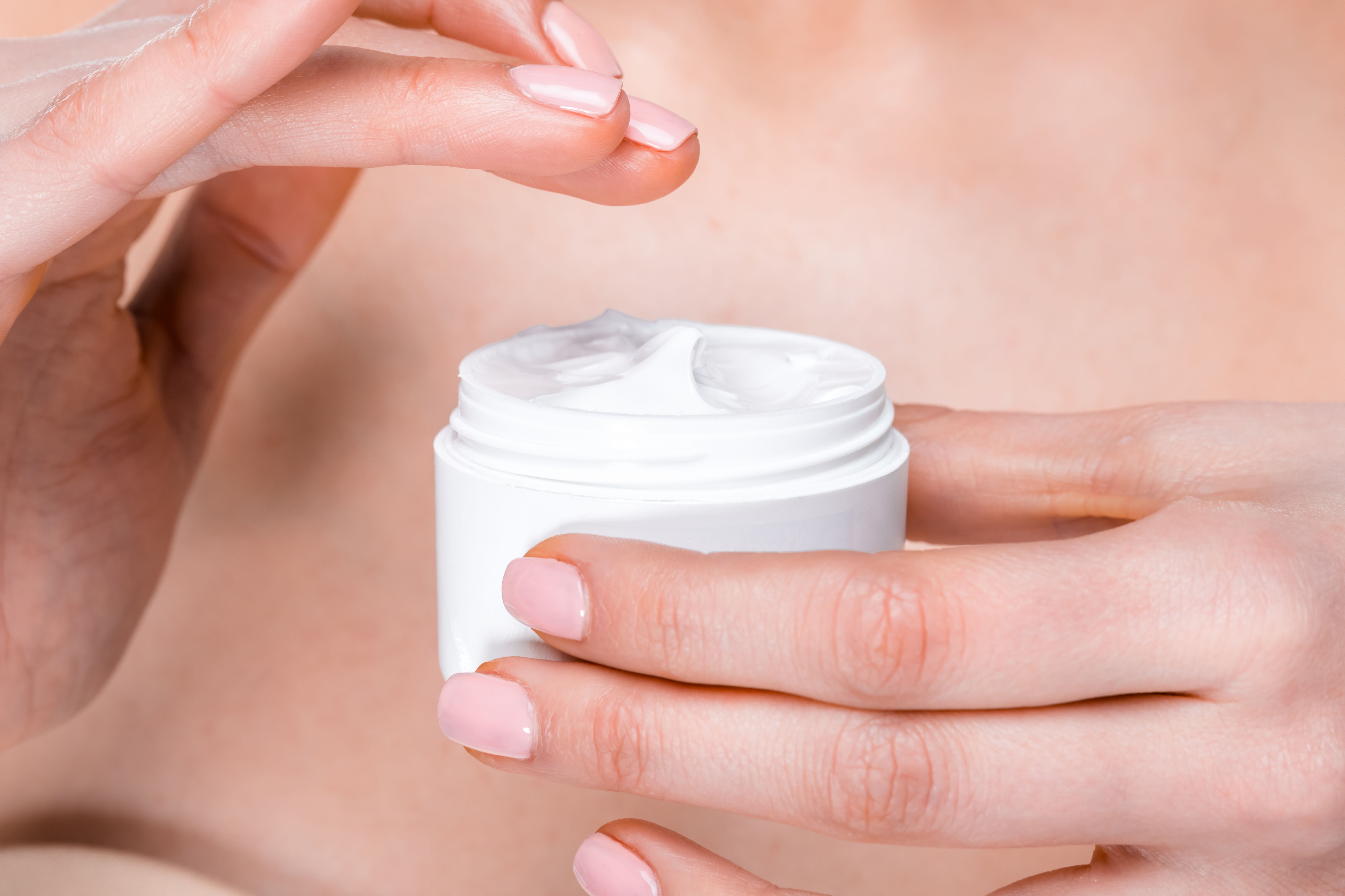 Dermocosmética: Servicios de Farmacia Ana Mª Méndez Rojo Dermocosmética: Servicios de Farmacia Ana Mª Méndez Rojo
