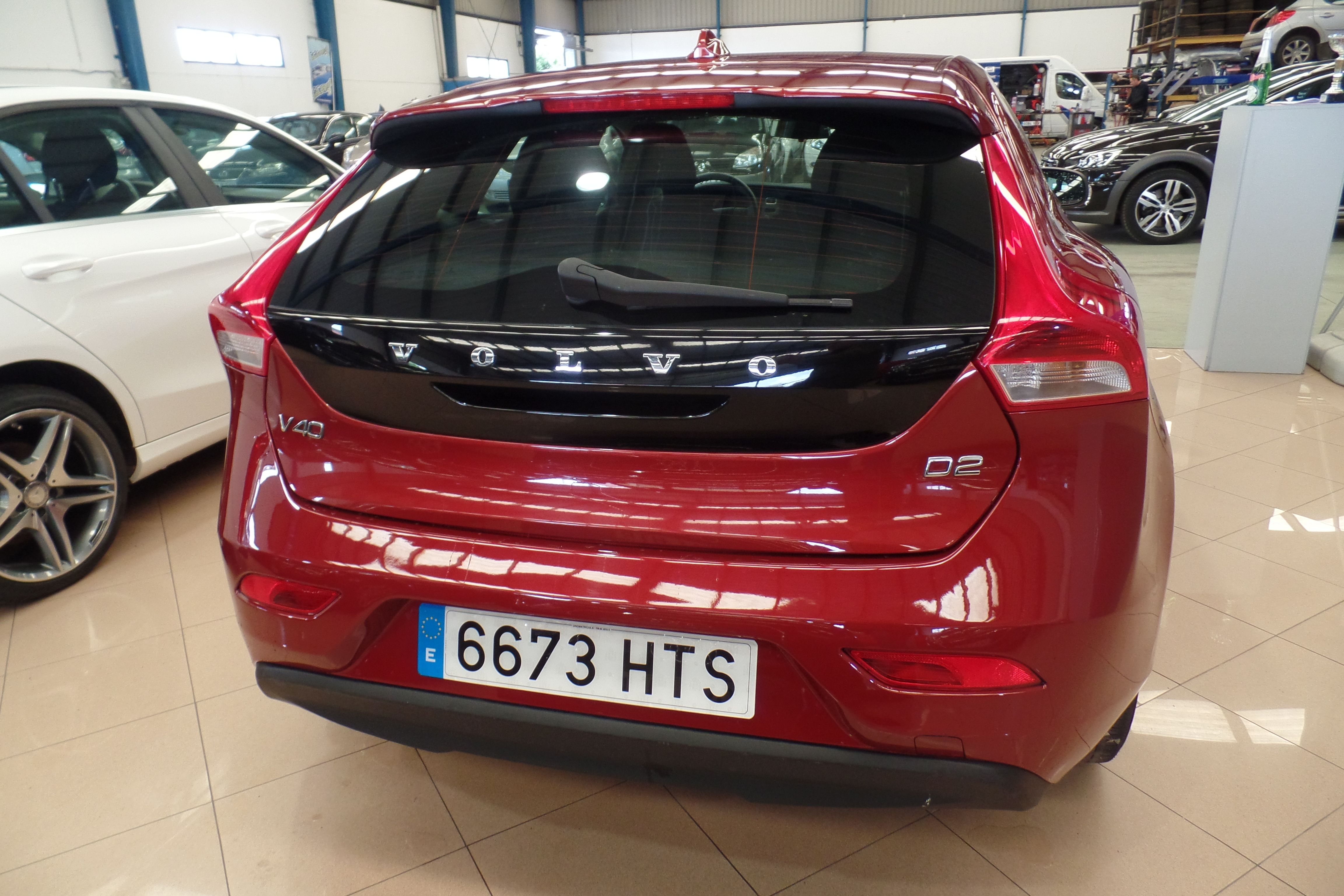 VOLVO V40 1.6 D2 Kinetic (6673-HTS): Servicios Peugeot de Senra Sport VOLVO V40 1.6 D2 Kinetic (6673-HTS): Servicios Peugeot de Senra Sport
