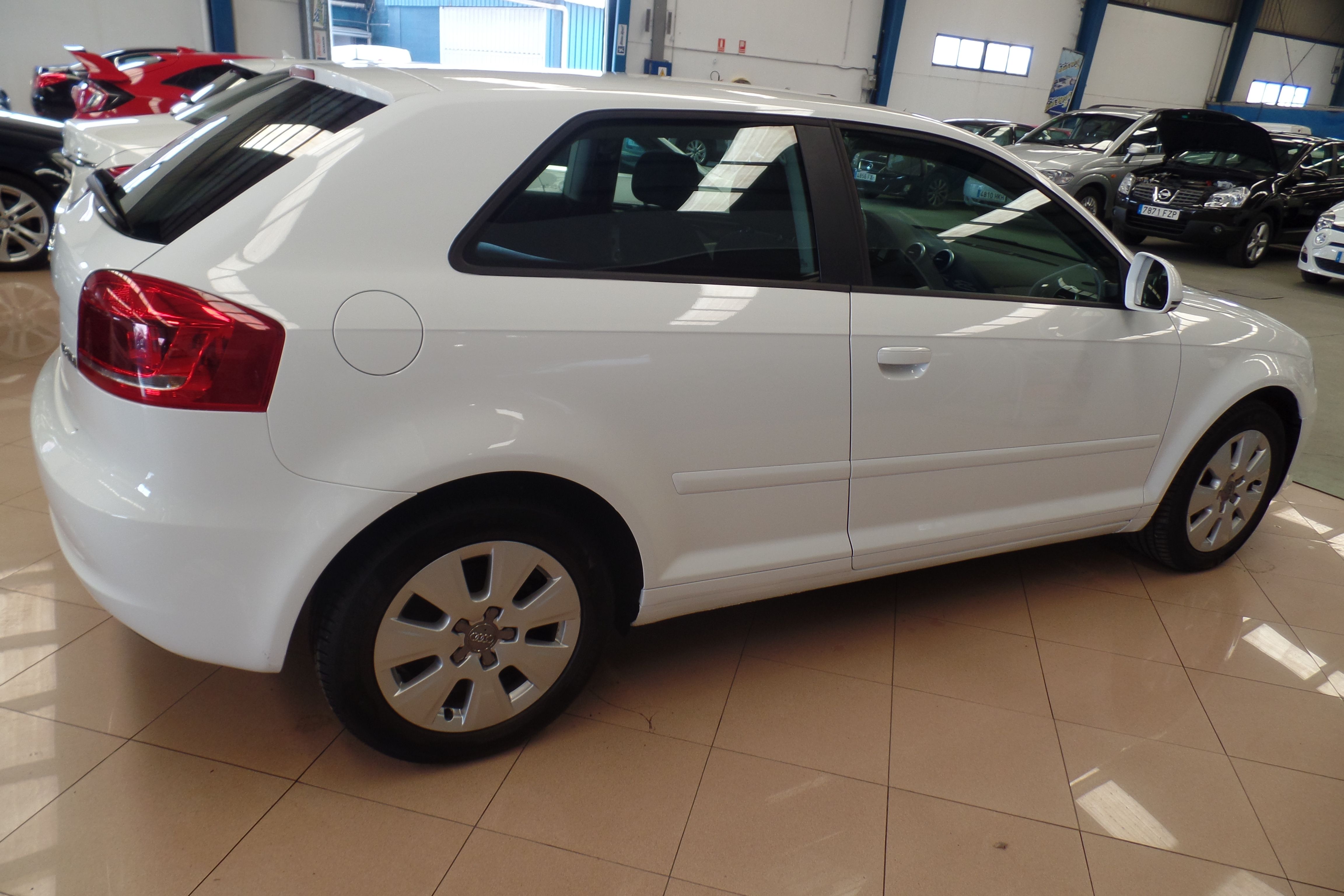 AUDI A3 1.6 TDI 105cv Attraction (8439-GTF): Servicios Peugeot de Senra Sport AUDI A3 1.6 TDI 105cv Attraction (8439-GTF): Servicios Peugeot de Senra Sport