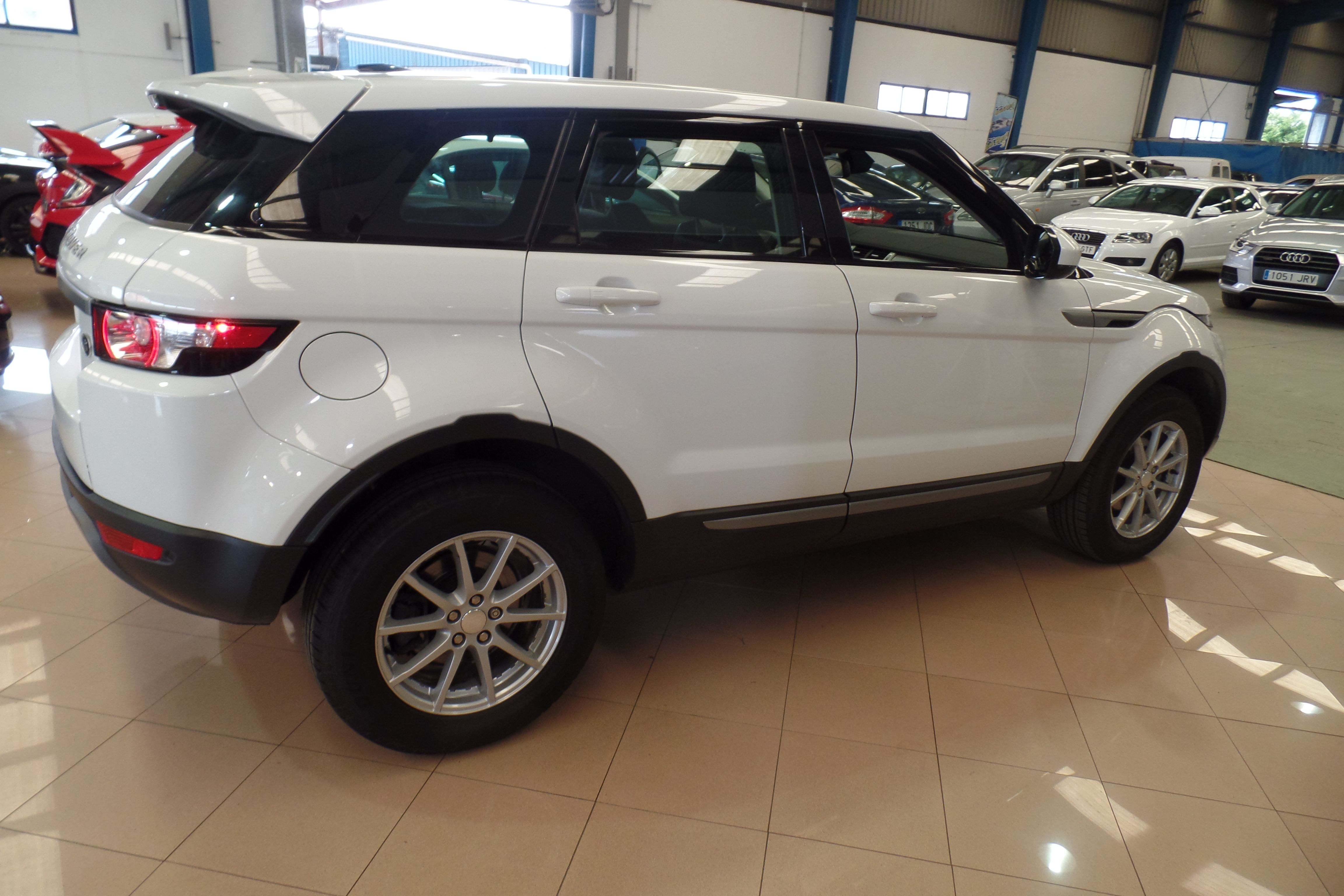LAND-ROVER Range Rover Evoque 2.2L eD4 150CV 4×2 Pure (2460HVX): Servicios Peugeot de Senra Sport LAND-ROVER Range Rover Evoque 2.2L eD4 150CV 4×2 Pure (2460HVX): Servicios Peugeot de Senra Sport