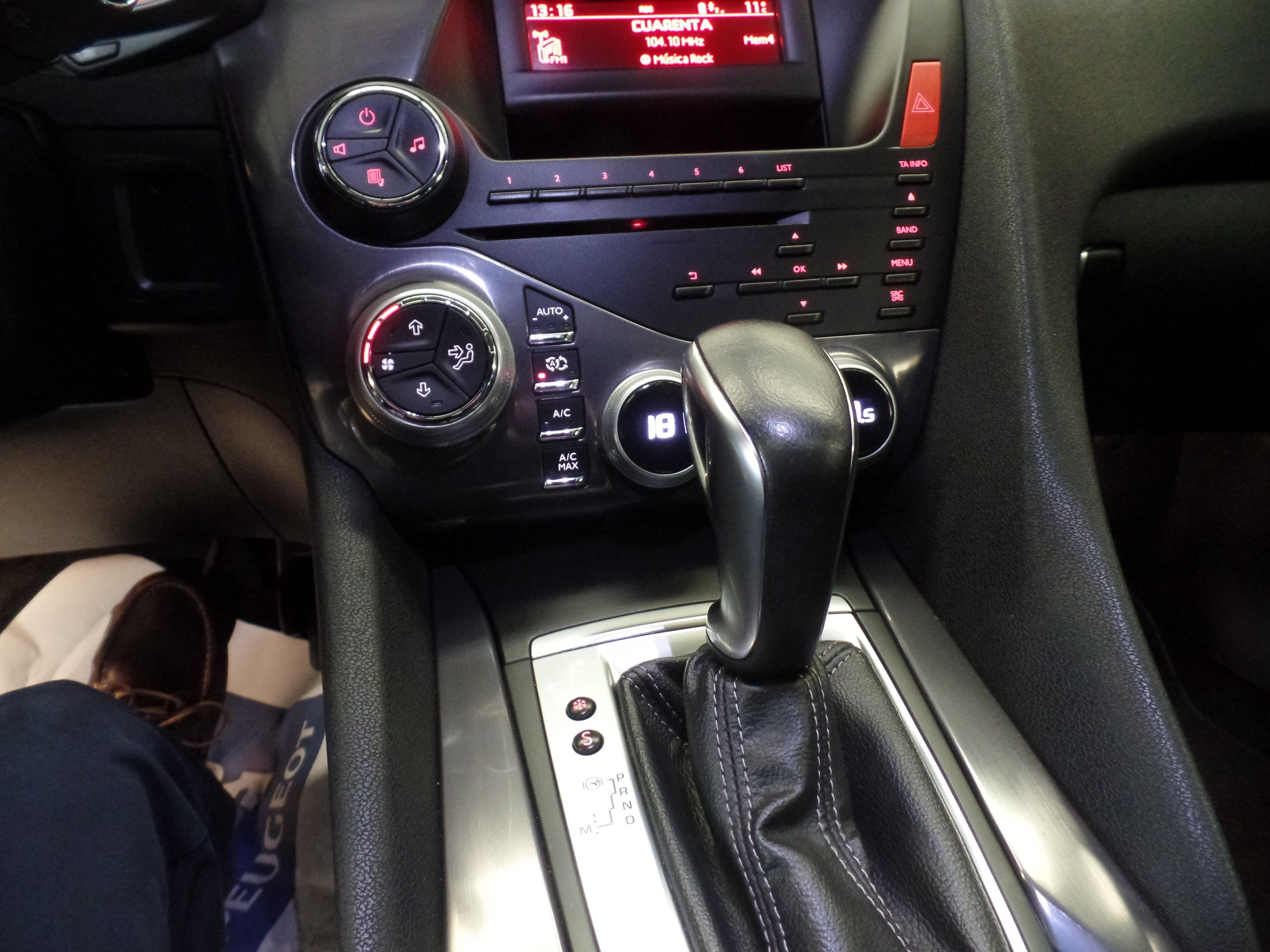 CITROEN DS5 HDi 160cv Aut. Style (2292-HNM): Servicios Peugeot de Senra Sport CITROEN DS5 HDi 160cv Aut. Style (2292-HNM): Servicios Peugeot de Senra Sport