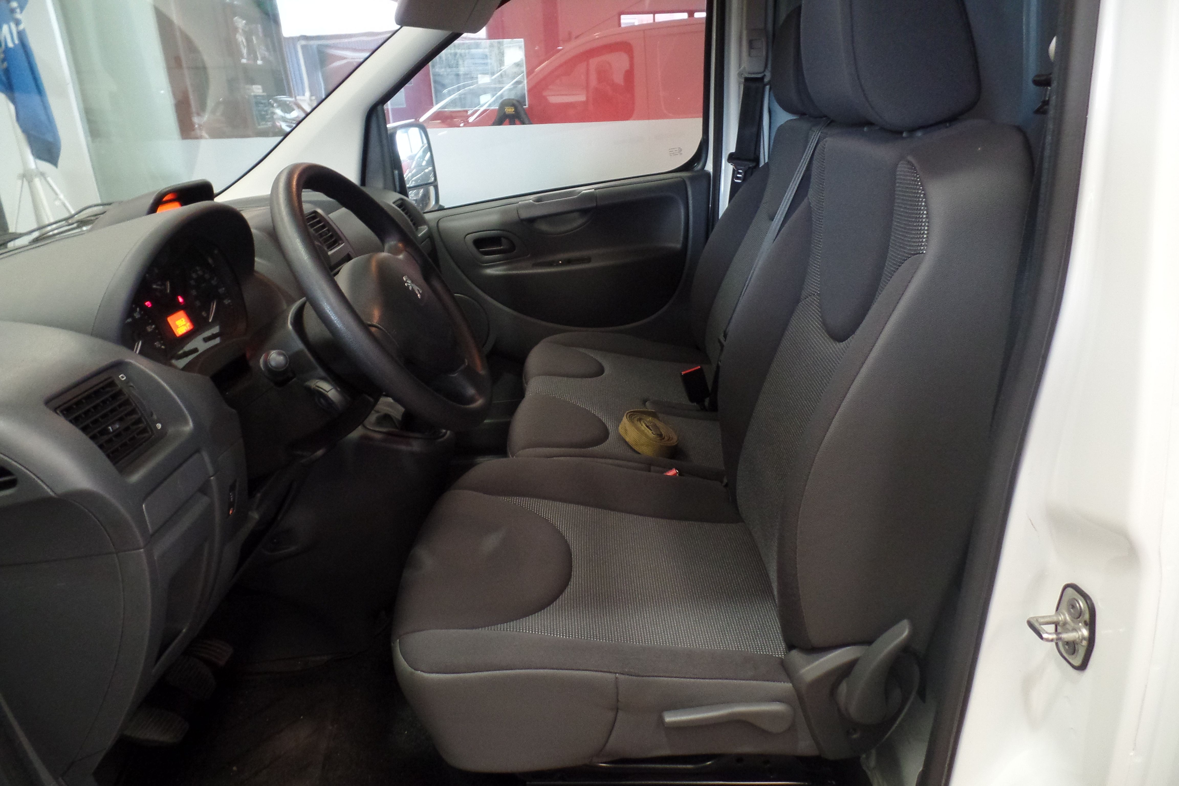 PEUGEOT Expert 227 L1H1 1.6 HDi 90 (8069-JFW): Servicios Peugeot de Senra Sport PEUGEOT Expert 227 L1H1 1.6 HDi 90 (8069-JFW): Servicios Peugeot de Senra Sport