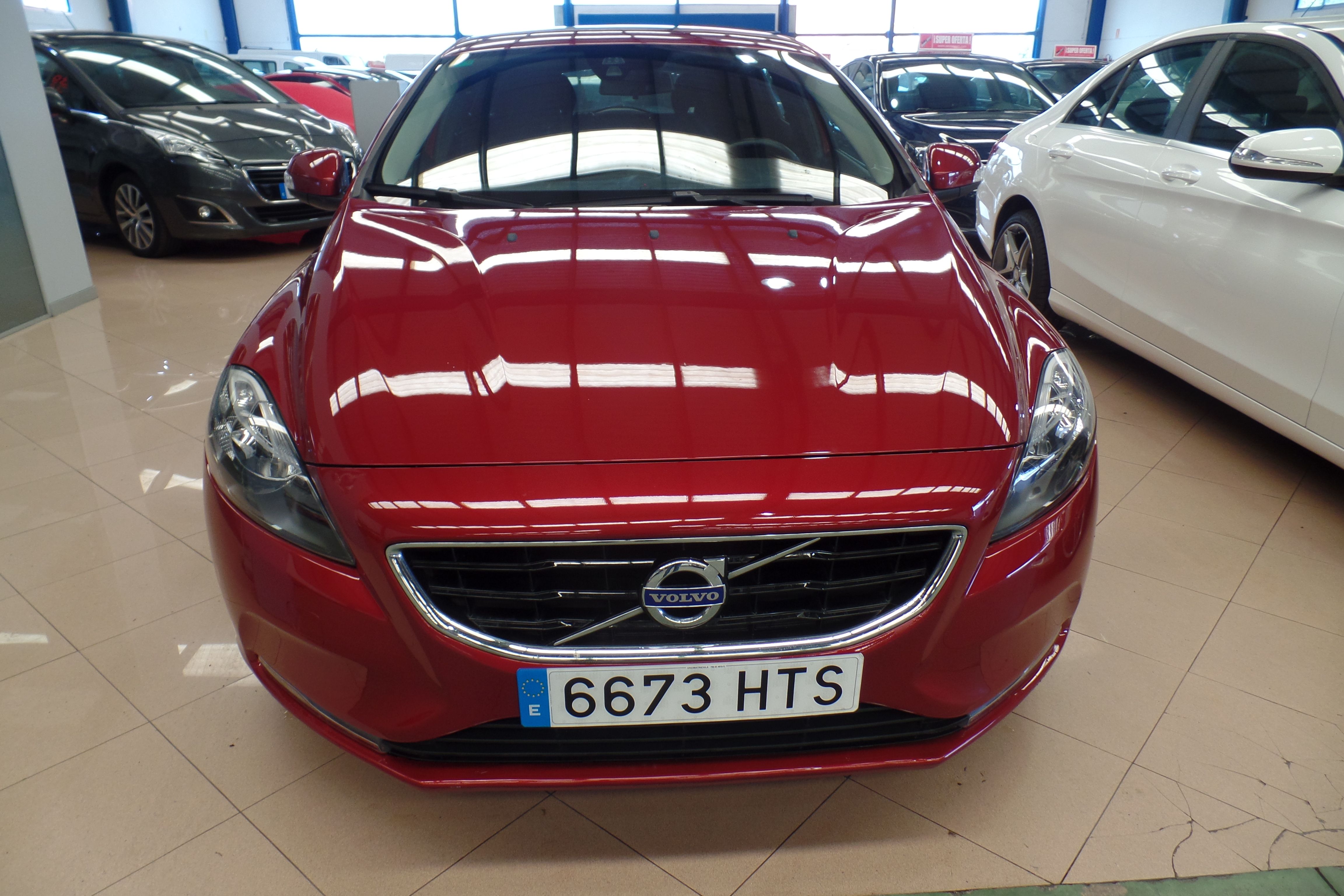 VOLVO V40 1.6 D2 Kinetic (6673-HTS): Servicios Peugeot de Senra Sport VOLVO V40 1.6 D2 Kinetic (6673-HTS): Servicios Peugeot de Senra Sport