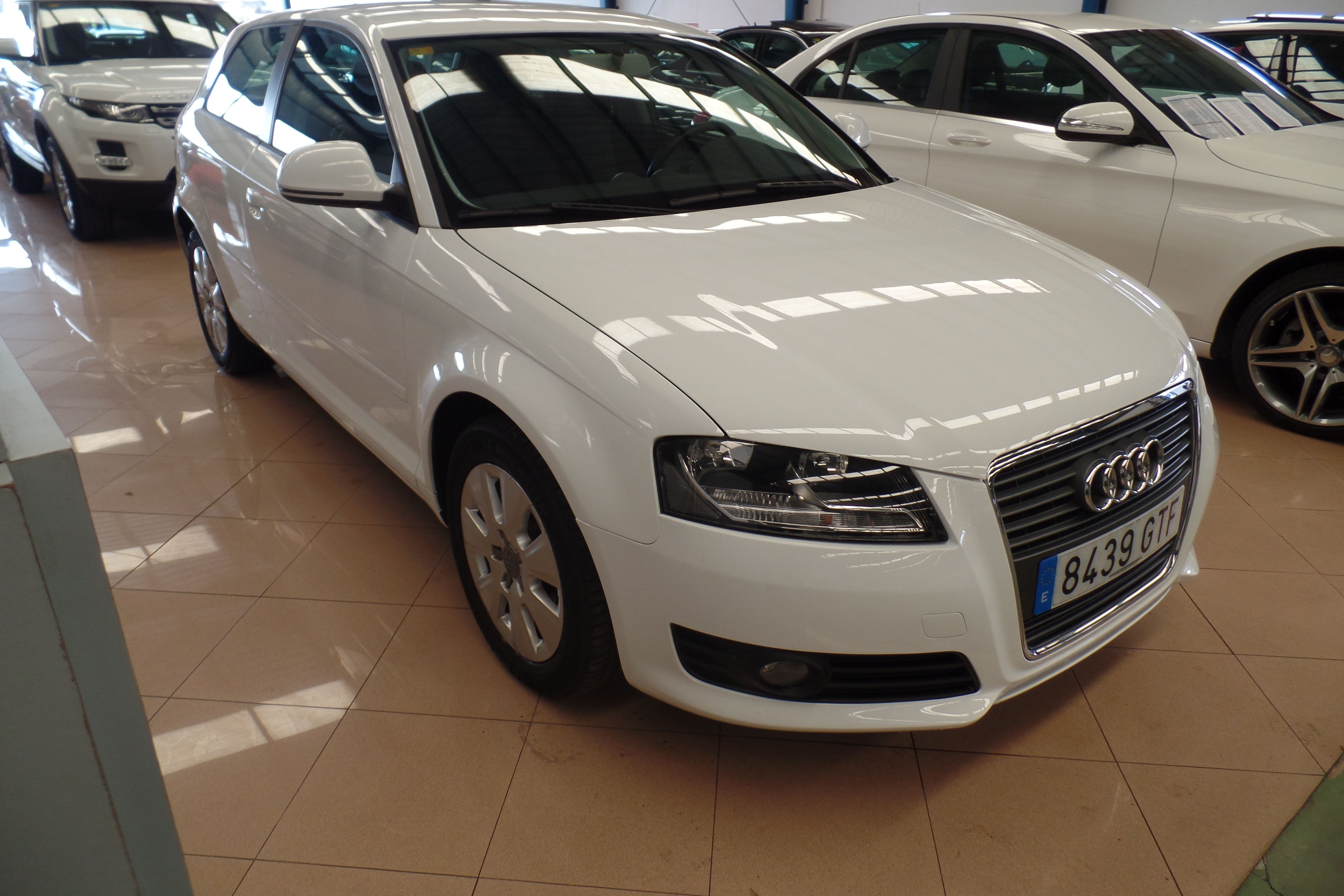 AUDI A3 1.6 TDI 105cv Attraction (8439-GTF): Servicios Peugeot de Senra Sport AUDI A3 1.6 TDI 105cv Attraction (8439-GTF): Servicios Peugeot de Senra Sport