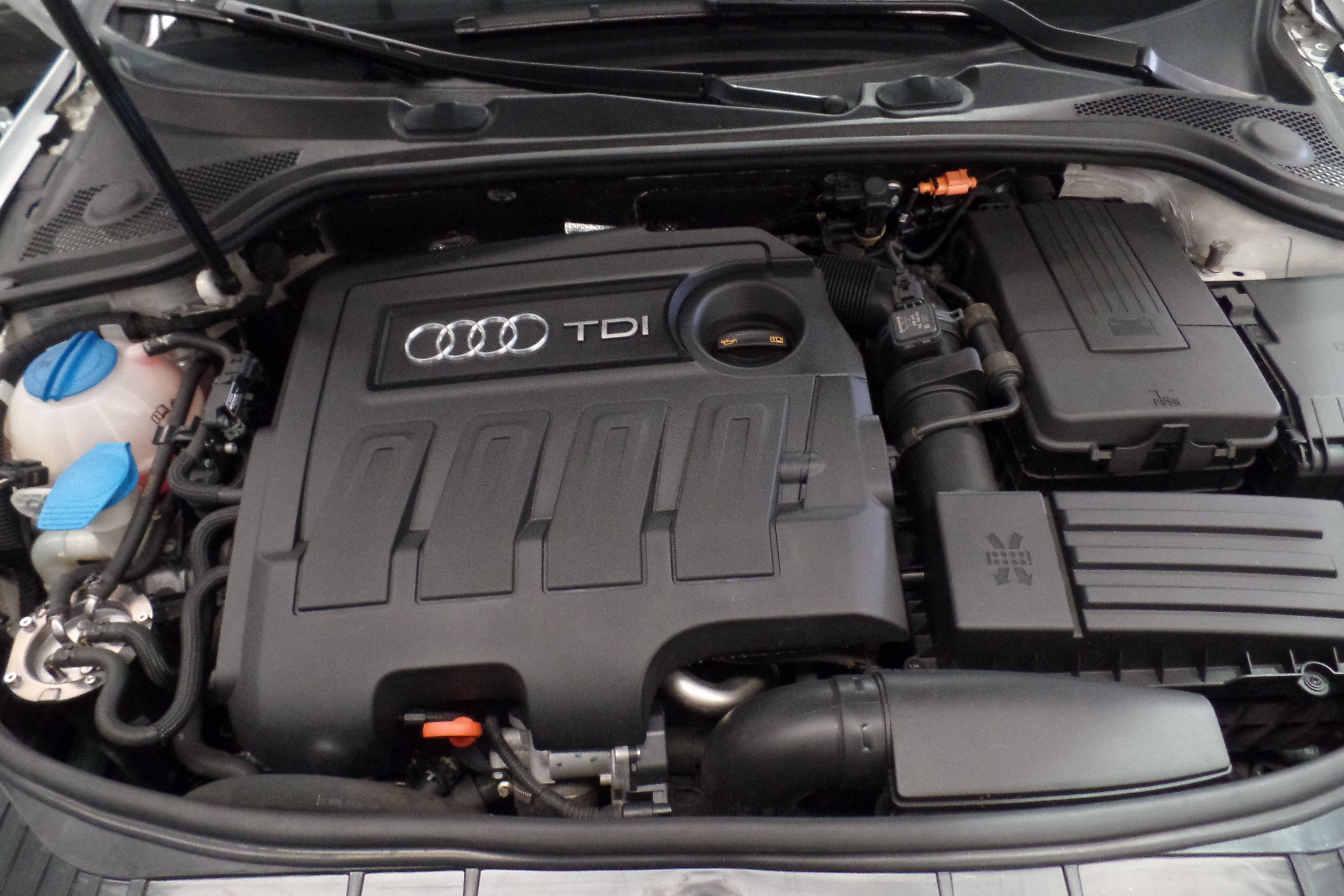 AUDI A3 1.6 TDI 105cv Attraction (8439-GTF): Servicios Peugeot de Senra Sport AUDI A3 1.6 TDI 105cv Attraction (8439-GTF): Servicios Peugeot de Senra Sport