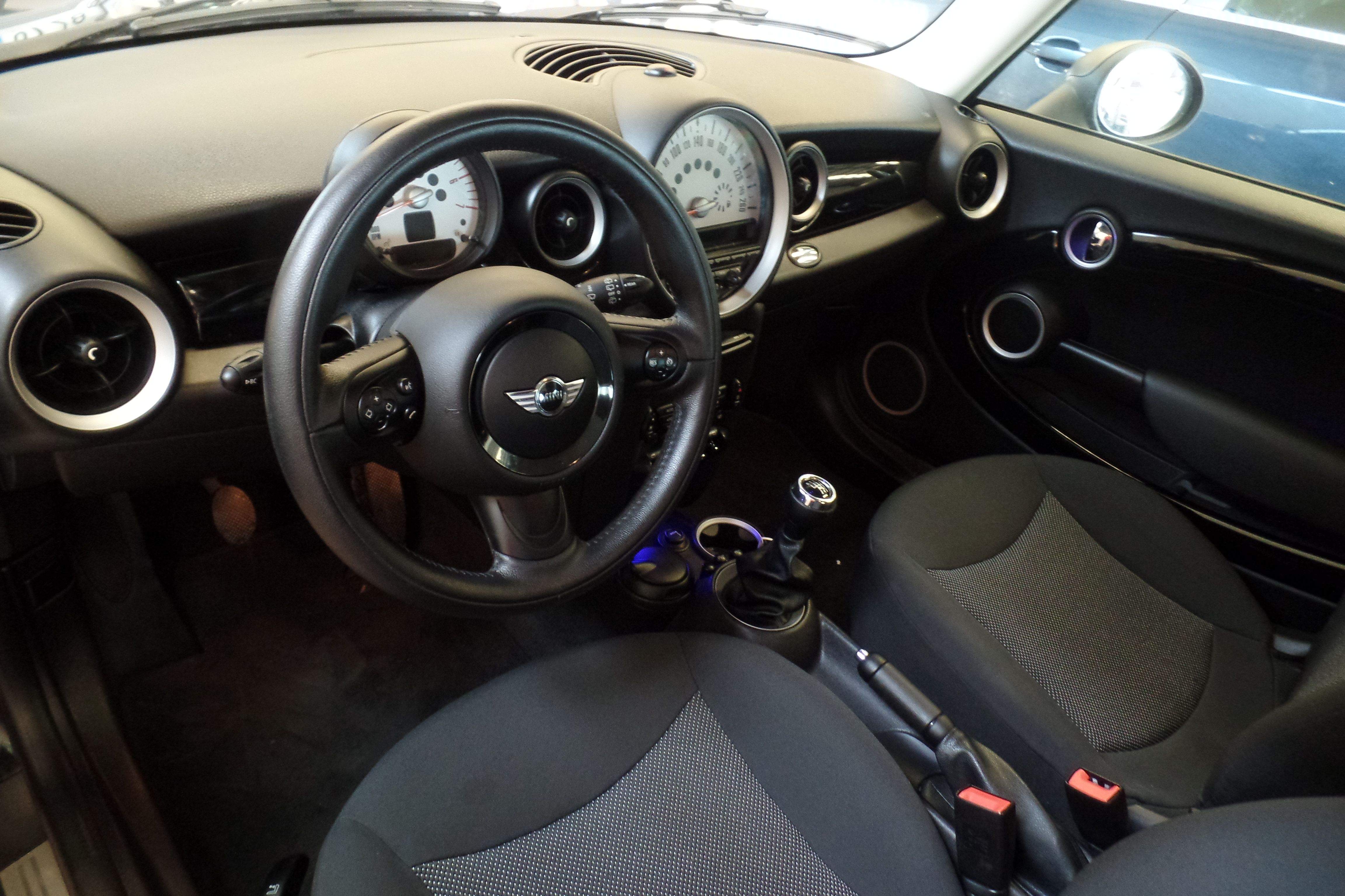 MINI MINI One D (9346-HWV): Servicios Peugeot de Senra Sport MINI MINI One D (9346-HWV): Servicios Peugeot de Senra Sport