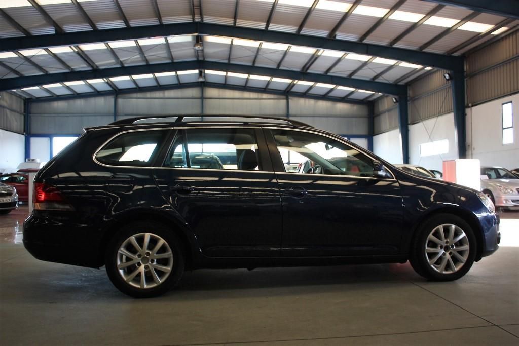 VOLKSWAGEN Golf Variant 1.6 TDI 105cv DPF Advance (2517-HSH): Servicios Peugeot de Senra Sport VOLKSWAGEN Golf Variant 1.6 TDI 105cv DPF Advance (2517-HSH): Servicios Peugeot de Senra Sport