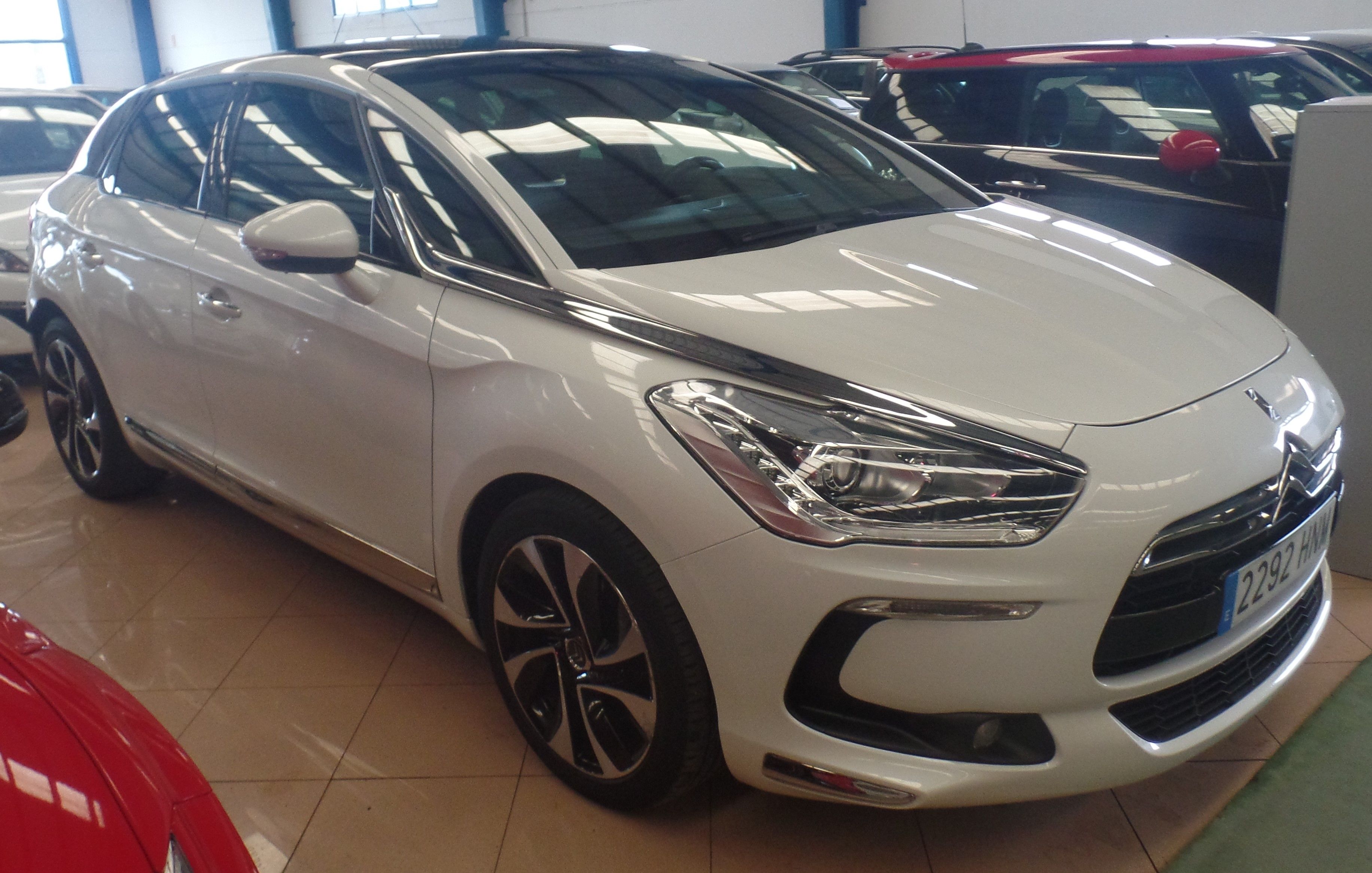CITROEN DS5 HDi 160cv Aut. Style (2292-HNM): Servicios Peugeot de Senra Sport CITROEN DS5 HDi 160cv Aut. Style (2292-HNM): Servicios Peugeot de Senra Sport
