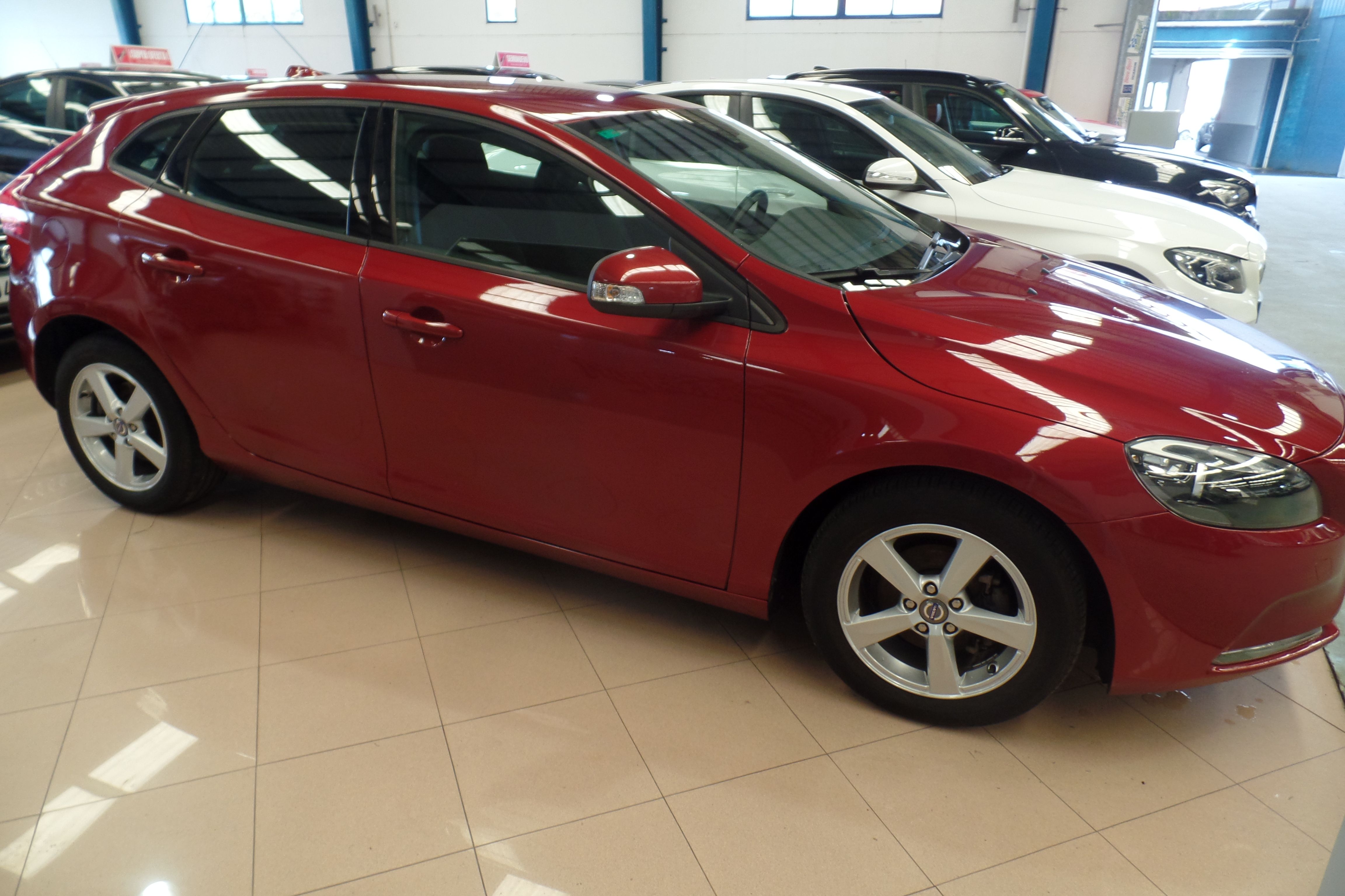 VOLVO V40 1.6 D2 Kinetic (6673-HTS): Servicios Peugeot de Senra Sport VOLVO V40 1.6 D2 Kinetic (6673-HTS): Servicios Peugeot de Senra Sport