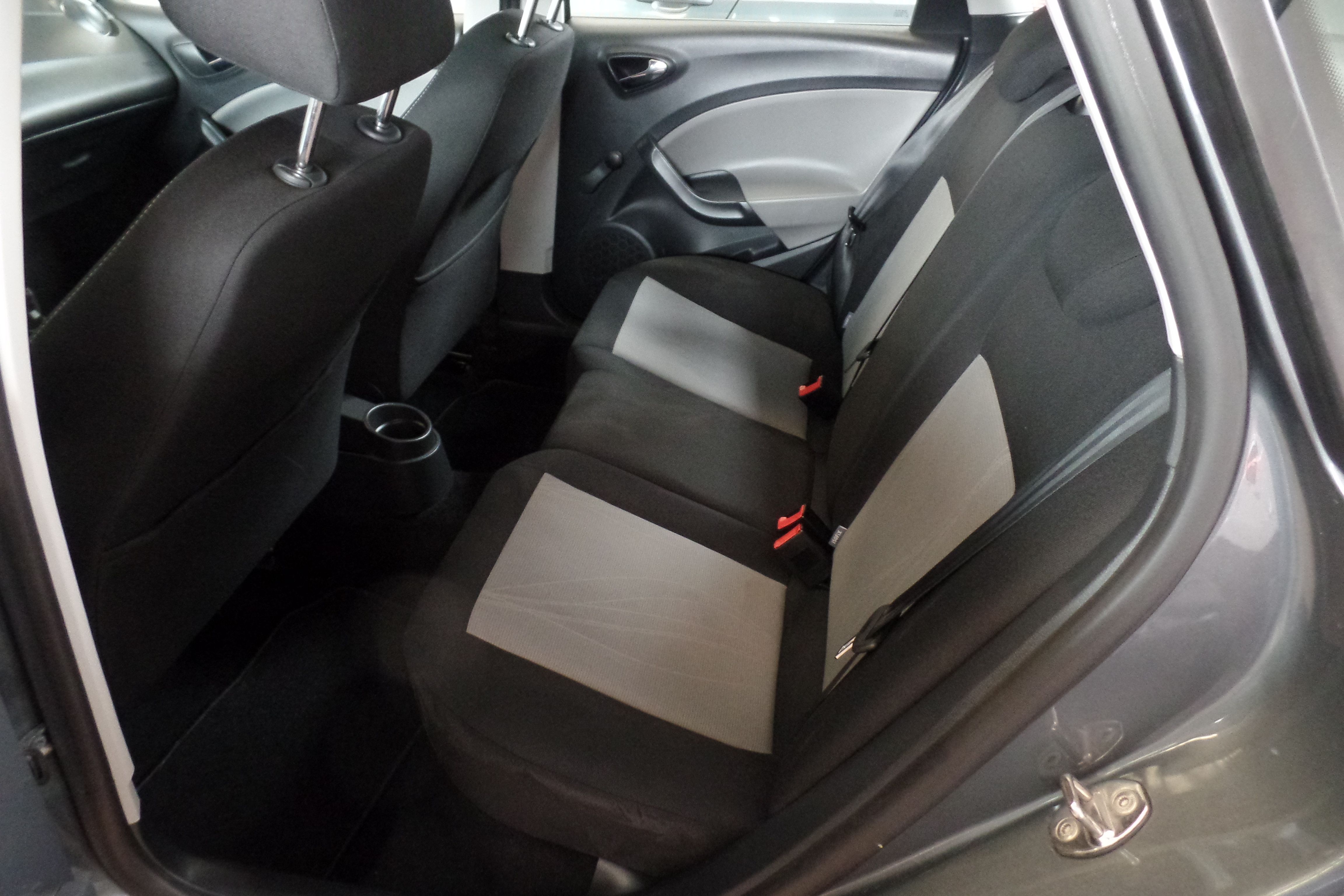 SEAT Ibiza ST 1.6 TDI 105cv Style (4637HSX): Servicios Peugeot de Senra Sport SEAT Ibiza ST 1.6 TDI 105cv Style (4637HSX): Servicios Peugeot de Senra Sport