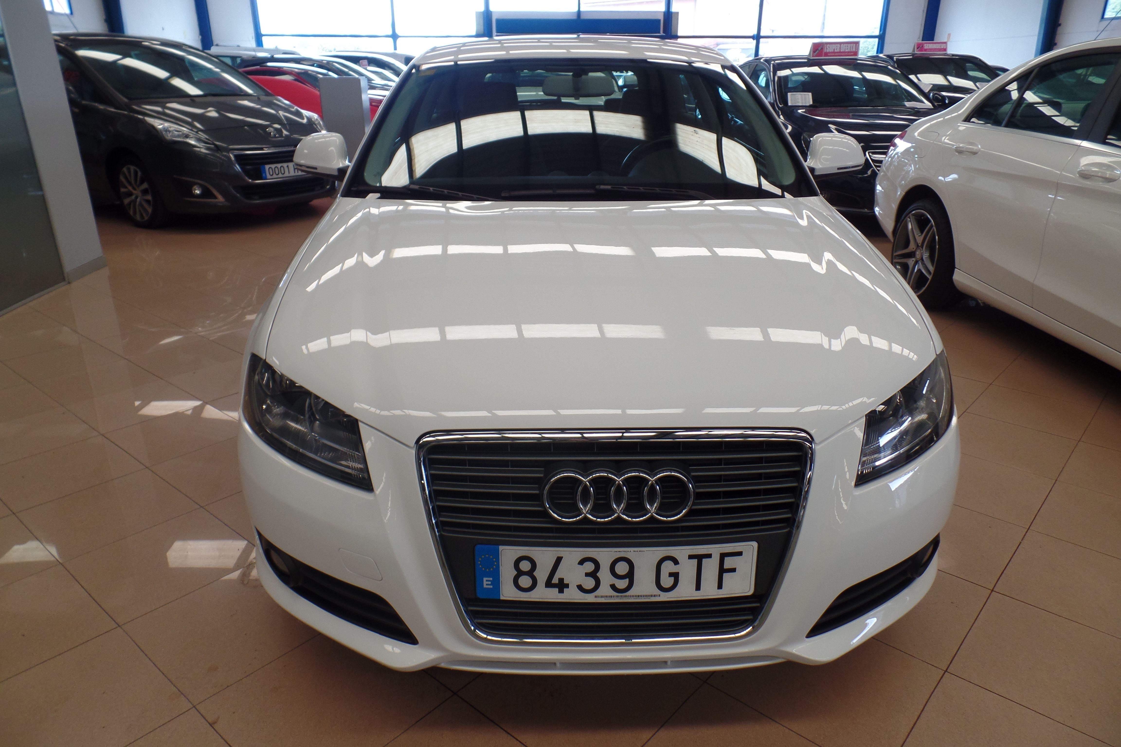 AUDI A3 1.6 TDI 105cv Attraction (8439-GTF): Servicios Peugeot de Senra Sport AUDI A3 1.6 TDI 105cv Attraction (8439-GTF): Servicios Peugeot de Senra Sport