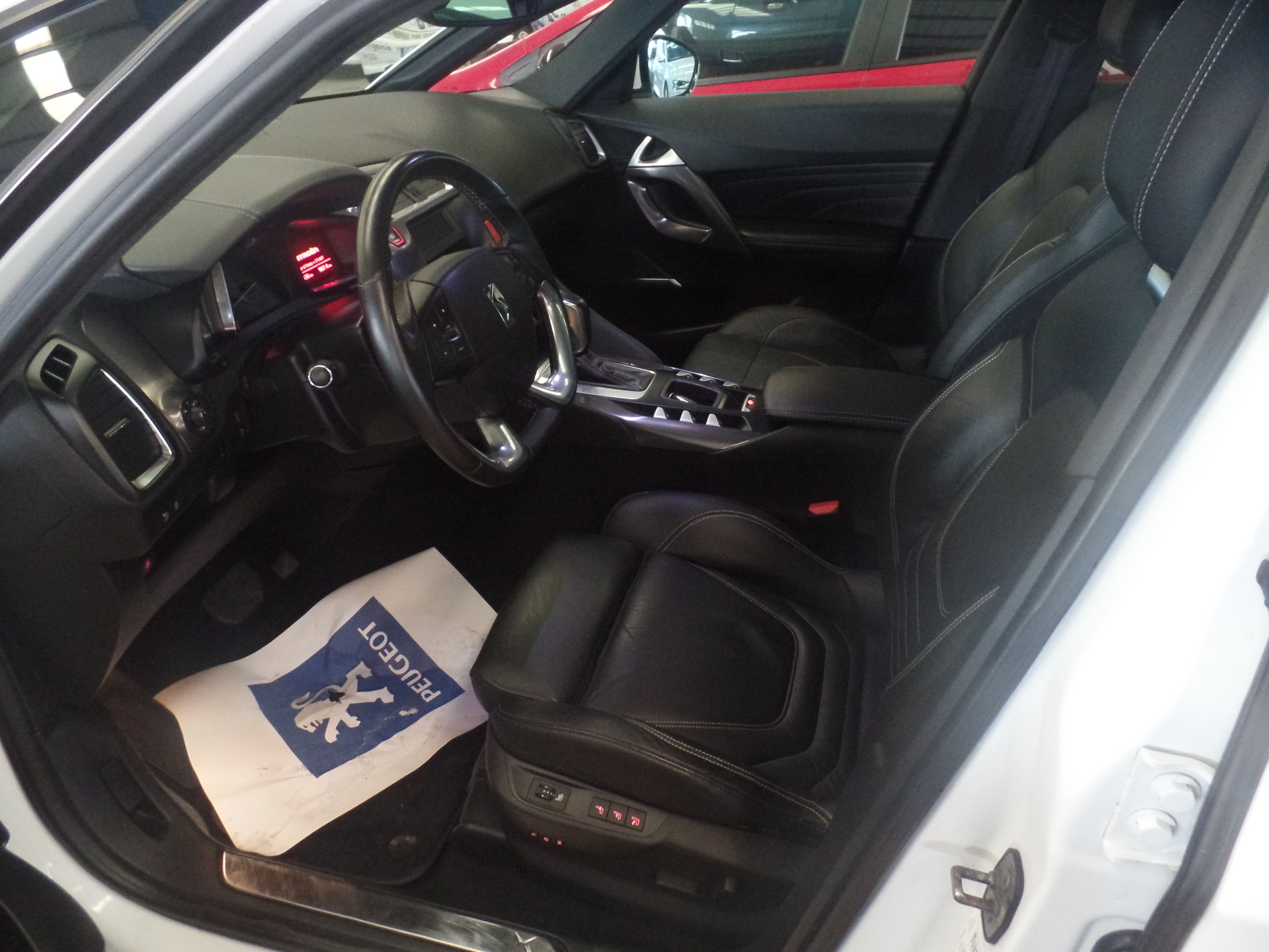 CITROEN DS5 HDi 160cv Aut. Style (2292-HNM): Servicios Peugeot de Senra Sport CITROEN DS5 HDi 160cv Aut. Style (2292-HNM): Servicios Peugeot de Senra Sport