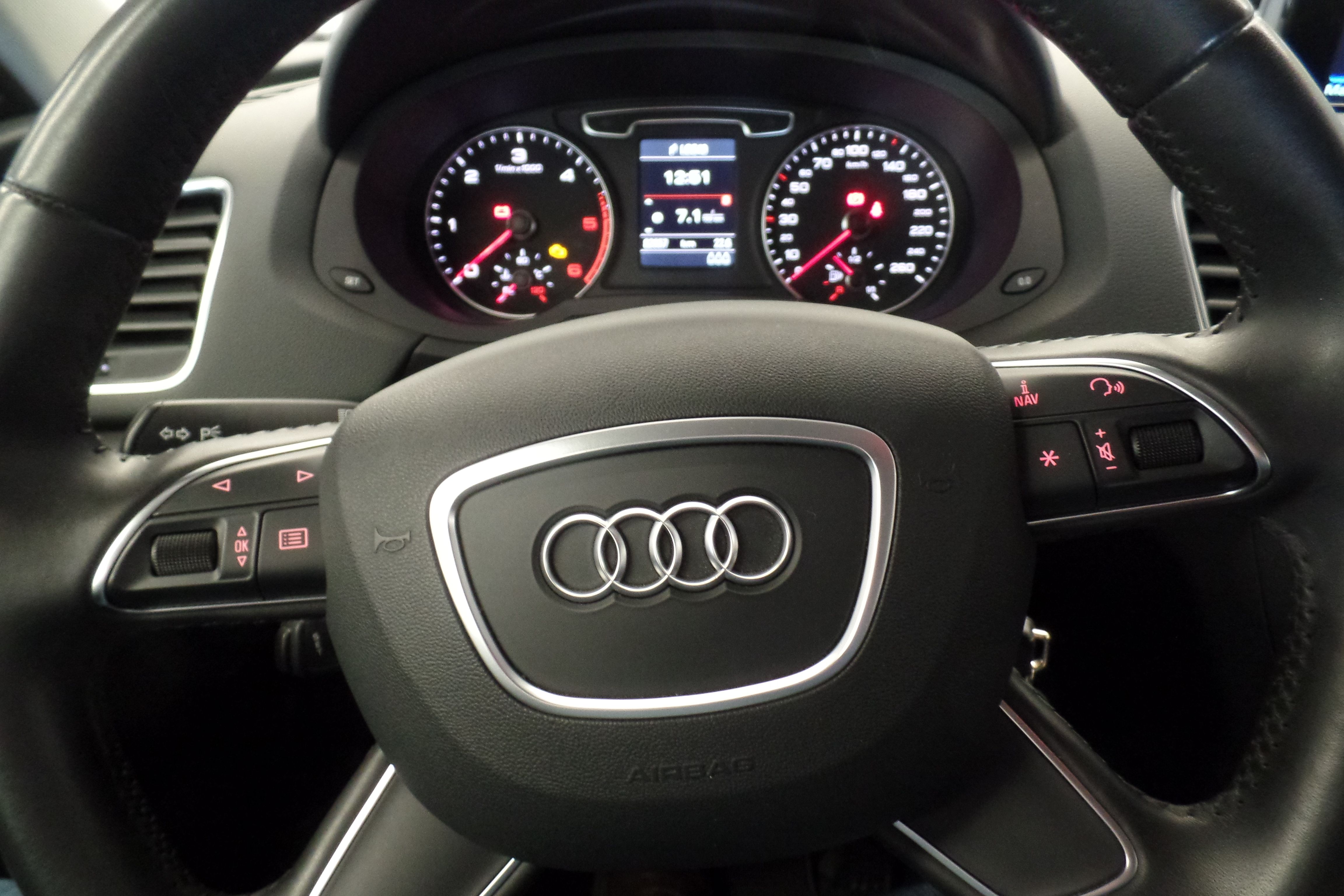 AUDI Q3 2.0 TDI 140cv Ambiente (4009-HWM): Servicios Peugeot de Senra Sport AUDI Q3 2.0 TDI 140cv Ambiente (4009-HWM): Servicios Peugeot de Senra Sport