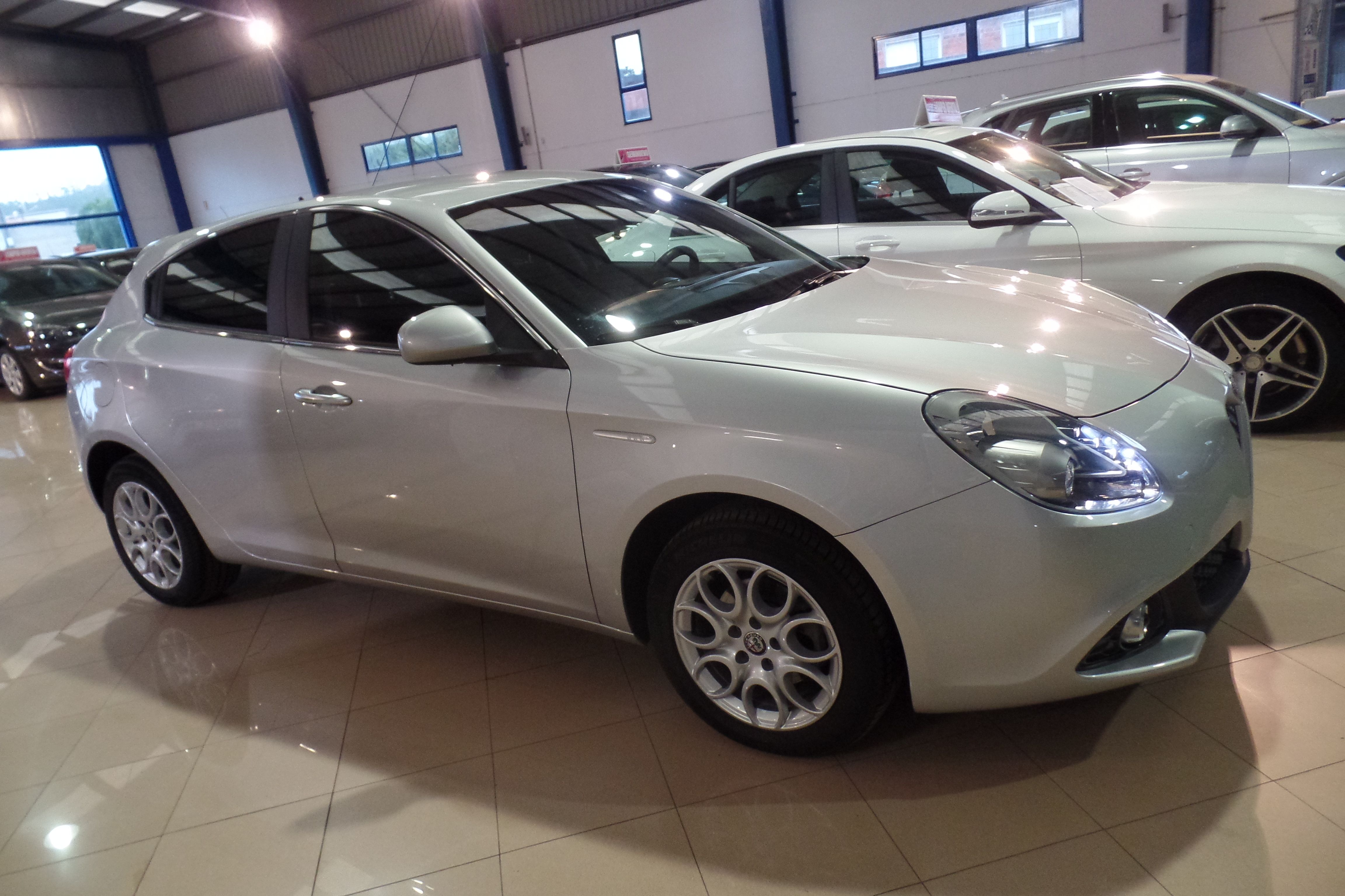ALFA ROMEO Giulietta 1.6 JTDm 120cv Super (9561-JRV): Servicios Peugeot de Senra Sport ALFA ROMEO Giulietta 1.6 JTDm 120cv Super (9561-JRV): Servicios Peugeot de Senra Sport