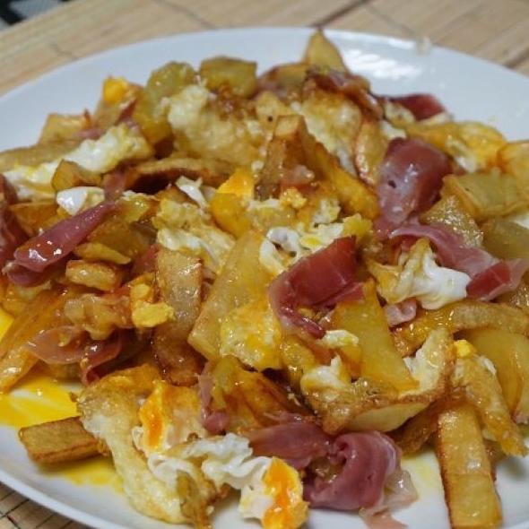 Huevos rotos: Productos y Servicios de Restaurante La Cuesta Huevos rotos: Productos y Servicios de Restaurante La Cuesta