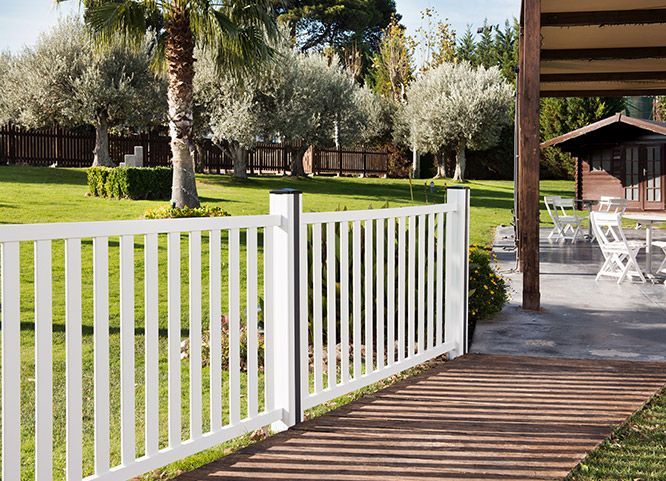 Vallas de PVC y productos de jardín: Catálogo de EXTRUPLESA Vallas de PVC y productos de jardín: Catálogo de EXTRUPLESA