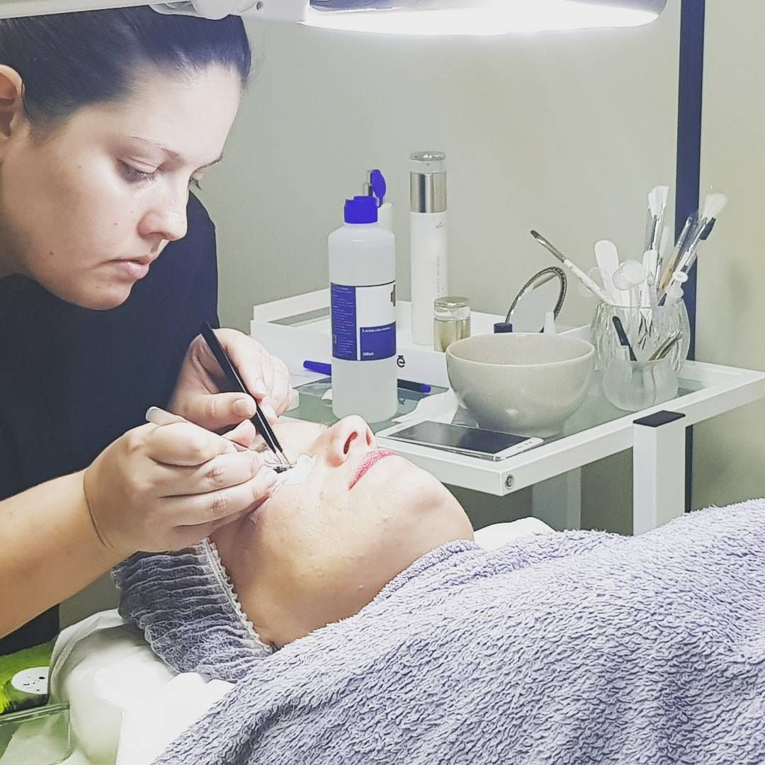Lifting y Extensión de Pestañas: Servicios de Estética Victoria Alemán Lifting y Extensión de Pestañas: Servicios de Estética Victoria Alemán