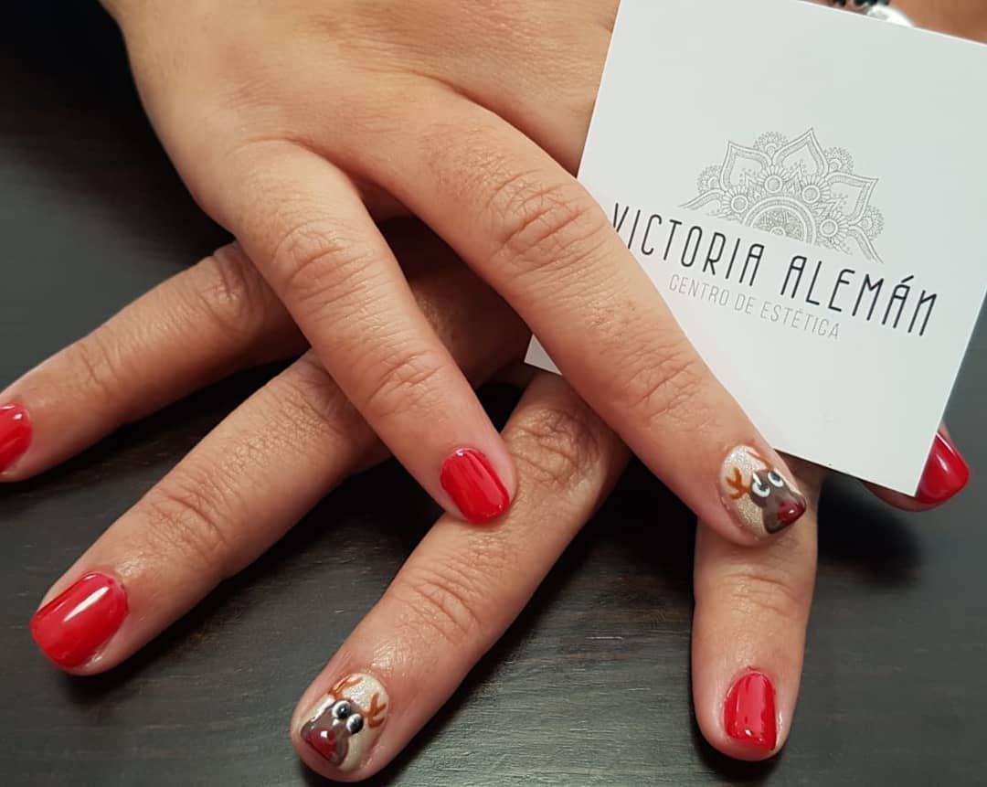 Manicura y Pedicura: Servicios de Estética Victoria Alemán Manicura y Pedicura: Servicios de Estética Victoria Alemán