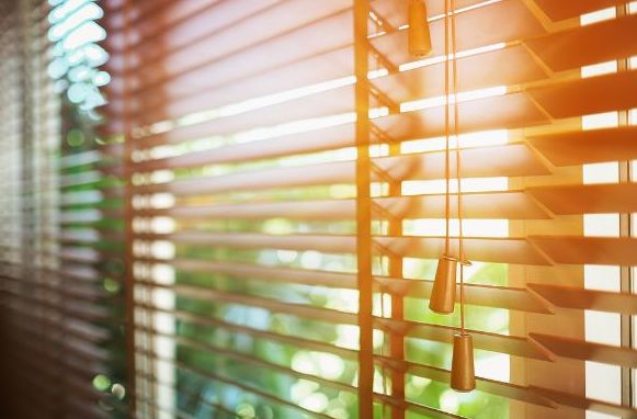 Cómo las ventanas ayudan a mejorar el aislamiento térmico de un hogar }}