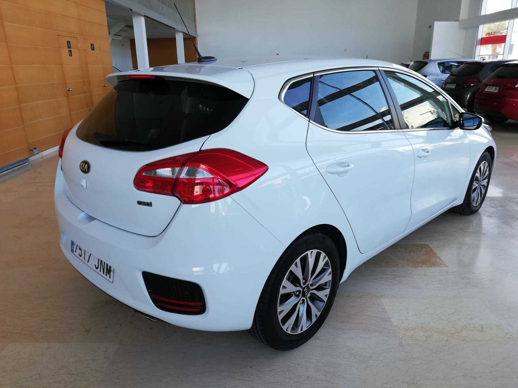 KIA ceed 1.4 CRDi WGT Tech 5p.: Nuestro Stock de Bon Cars KIA ceed 1.4 CRDi WGT Tech 5p.: Nuestro Stock de Bon Cars