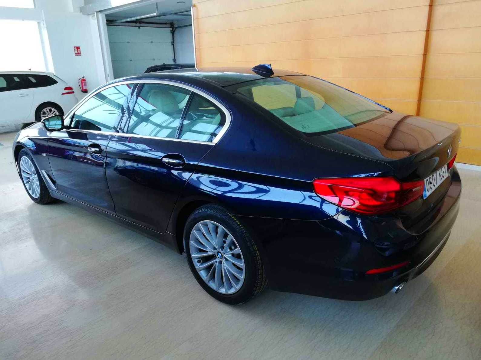 BMW Serie 5 520dA 4p Luxury Line: de Bon Cars BMW Serie 5 520dA 4p Luxury Line: de Bon Cars