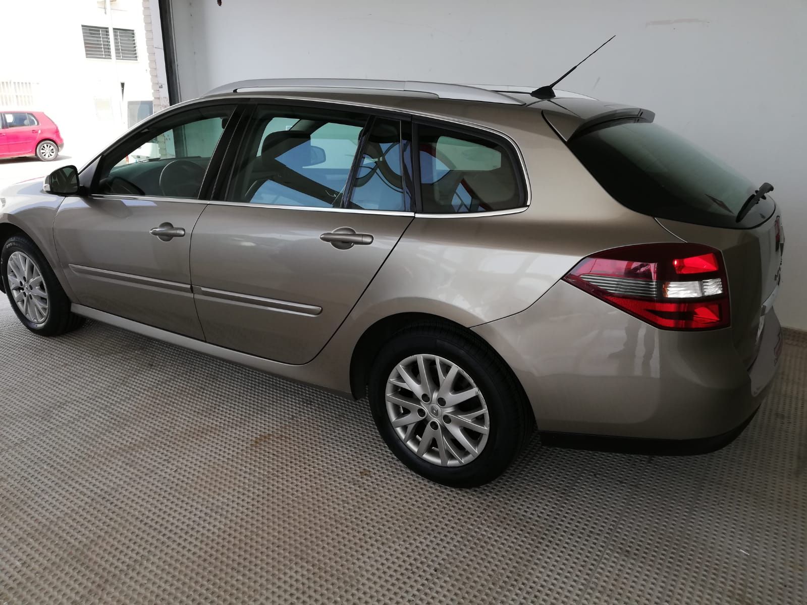 RENAULT Laguna G.Tour Emotion dCi 110 eco2 5p.: Nuestro Stock de Bon Cars RENAULT Laguna G.Tour Emotion dCi 110 eco2 5p.: Nuestro Stock de Bon Cars