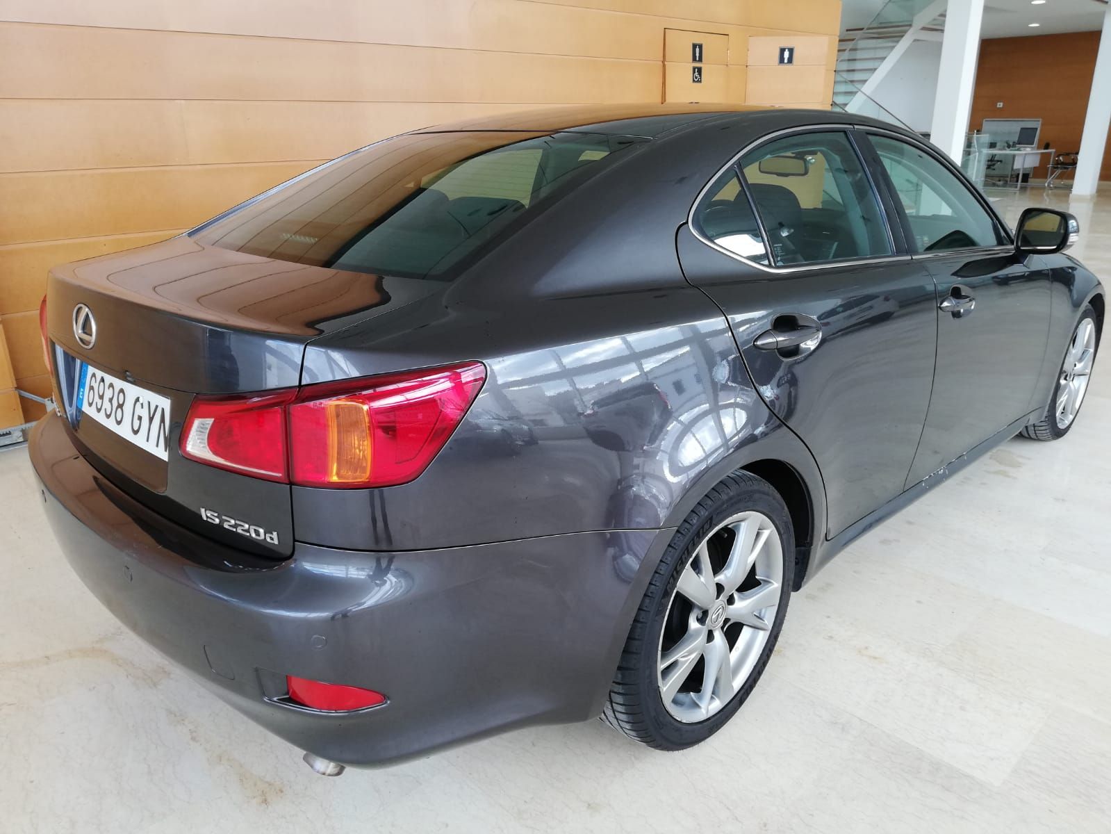 LEXUS IS 220d Luxury Multimedia MY10 4p.: Nuestro Stock de Bon Cars LEXUS IS 220d Luxury Multimedia MY10 4p.: Nuestro Stock de Bon Cars
