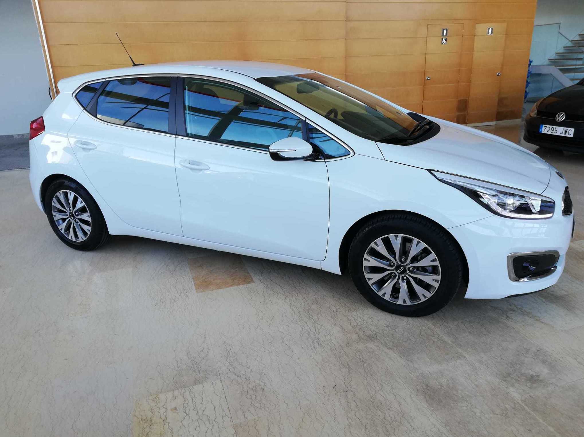 KIA ceed 1.4 CRDi WGT Tech 5p.: Nuestro Stock de Bon Cars KIA ceed 1.4 CRDi WGT Tech 5p.: Nuestro Stock de Bon Cars