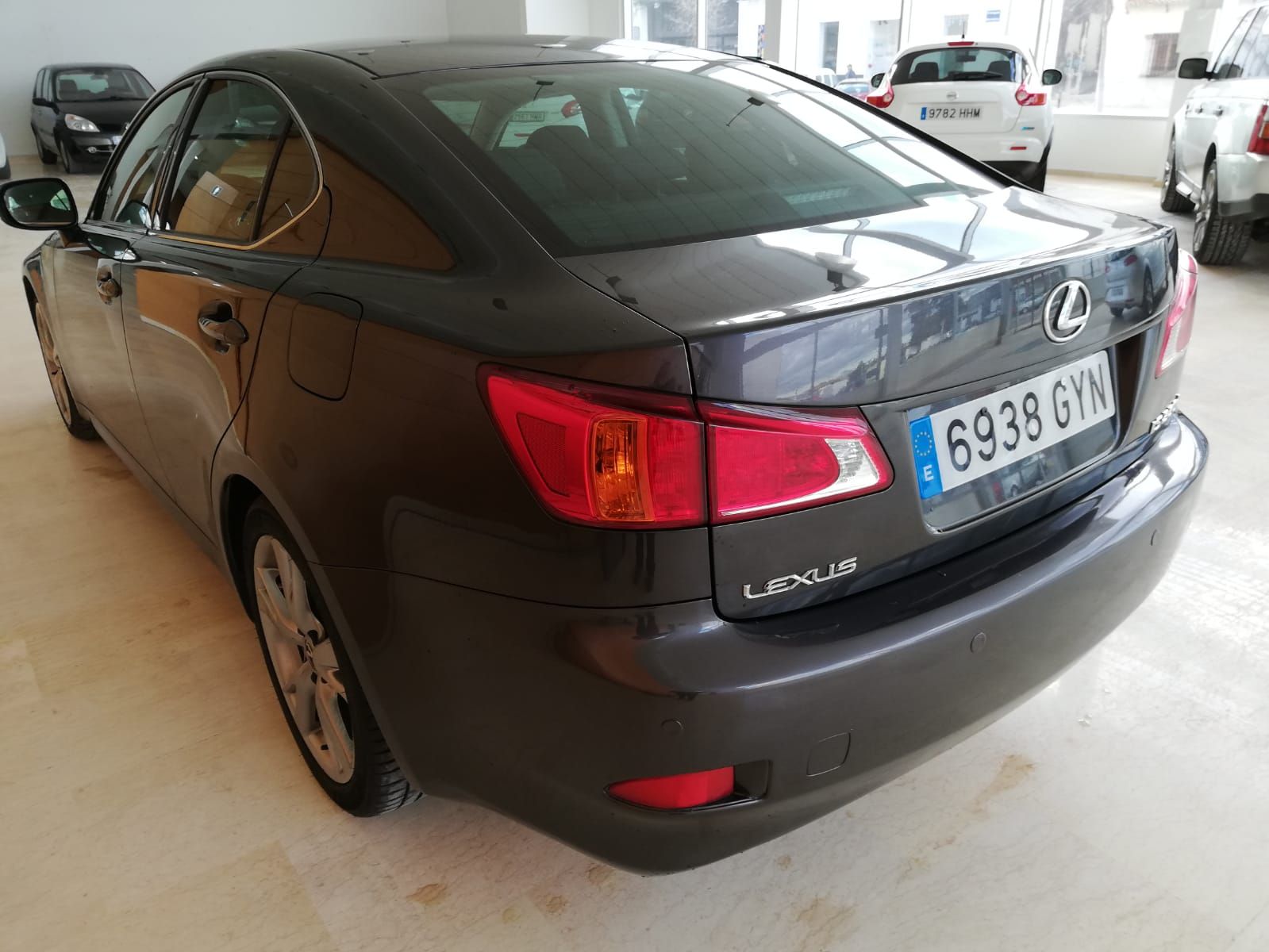 LEXUS IS 220d Luxury Multimedia MY10 4p.: Nuestro Stock de Bon Cars LEXUS IS 220d Luxury Multimedia MY10 4p.: Nuestro Stock de Bon Cars
