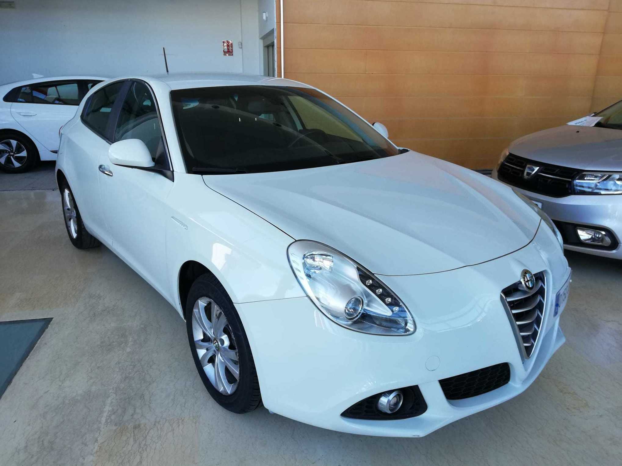 ALFA ROMEO Giulietta 1.6 JTDm 105cv Distinctive 5p: Nuestro Stock de Bon Cars ALFA ROMEO Giulietta 1.6 JTDm 105cv Distinctive 5p: Nuestro Stock de Bon Cars