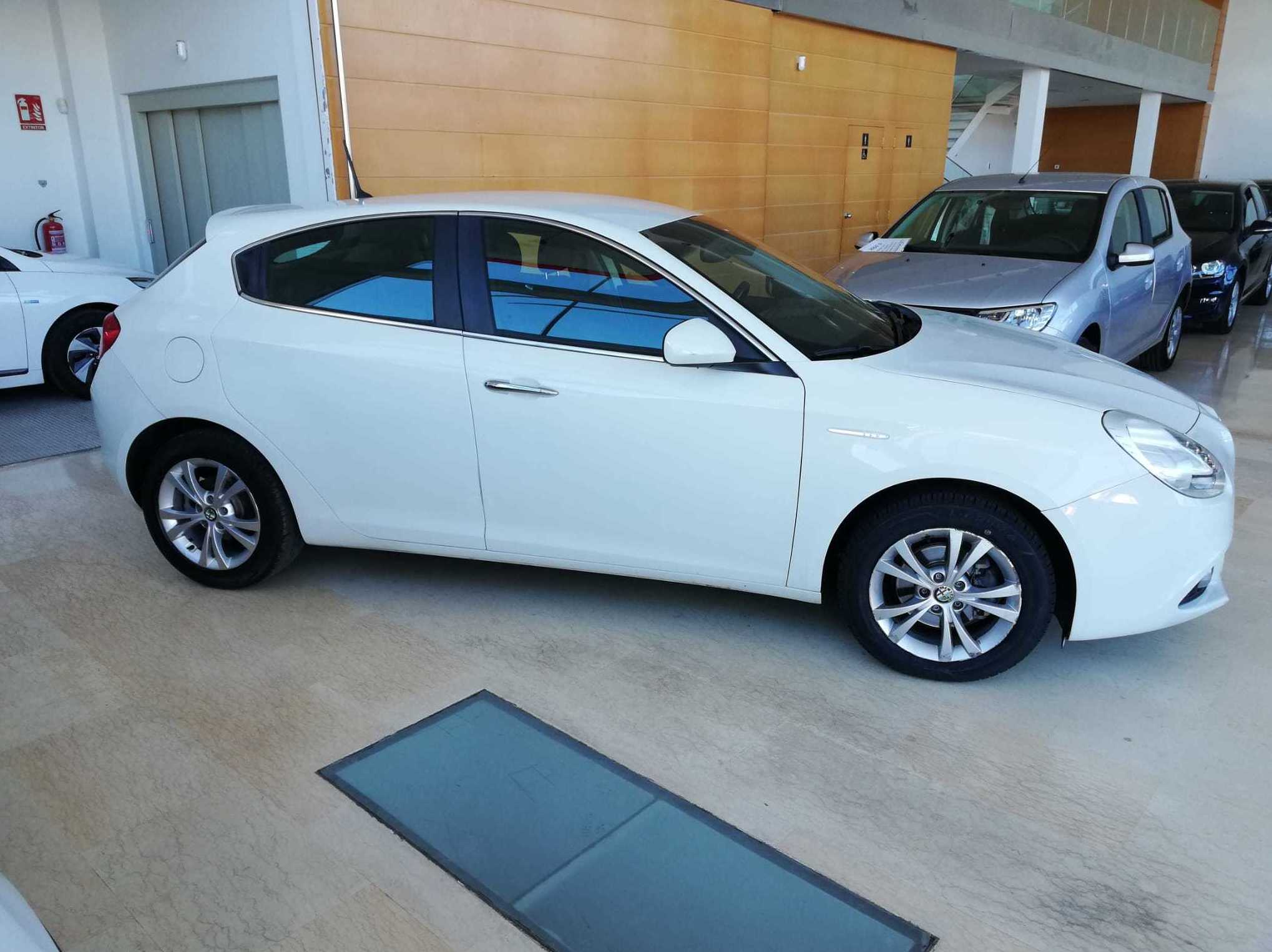 ALFA ROMEO Giulietta 1.6 JTDm 105cv Distinctive 5p: Nuestro Stock de Bon Cars ALFA ROMEO Giulietta 1.6 JTDm 105cv Distinctive 5p: Nuestro Stock de Bon Cars