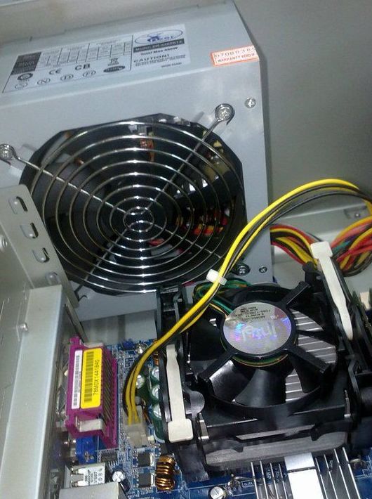 Interior de un Pc, después de su mantenimiento Interior de un Pc, después de su mantenimiento