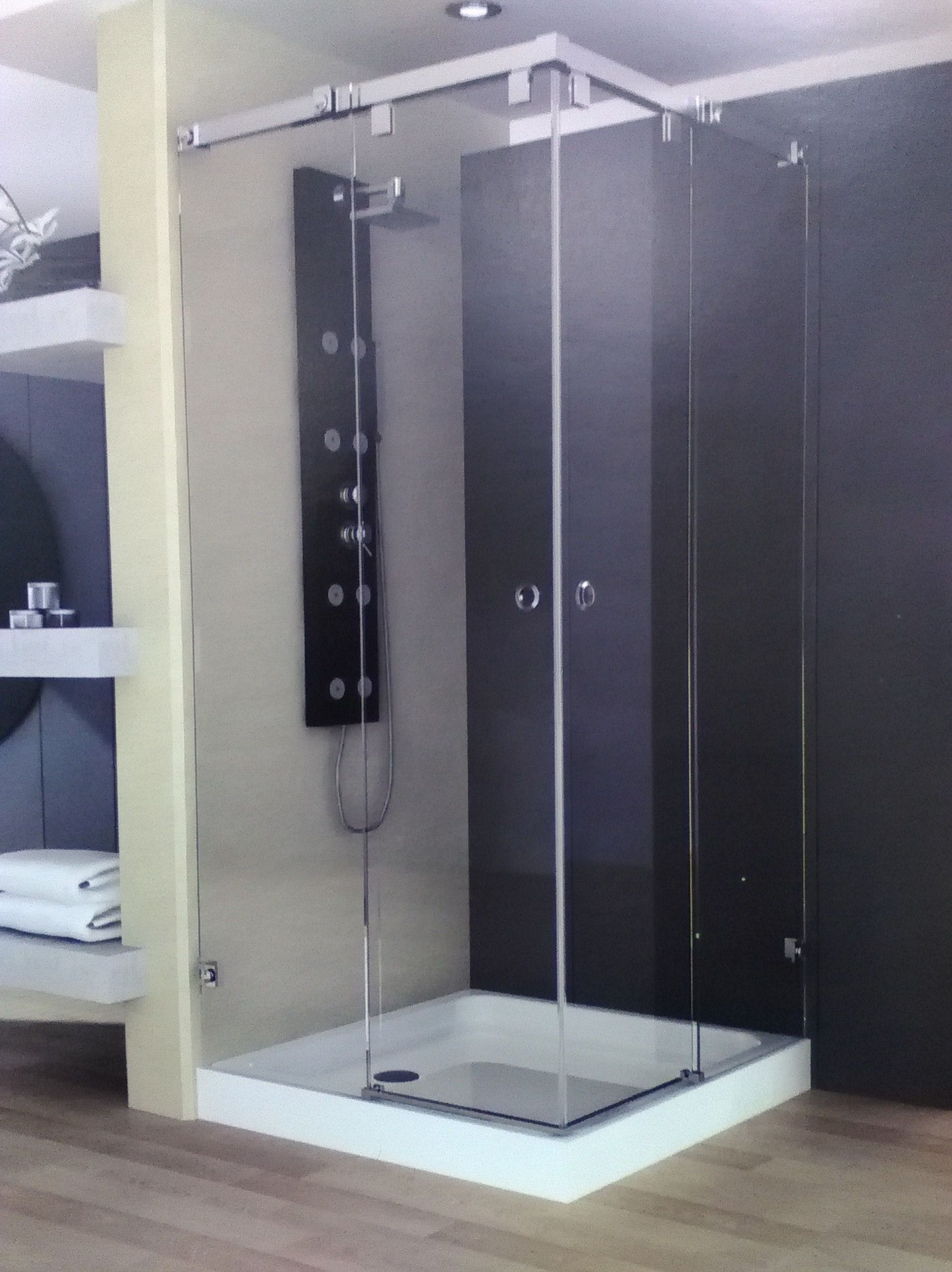 Amplia exposición de mamparas de baño y ducha en Santurtzi