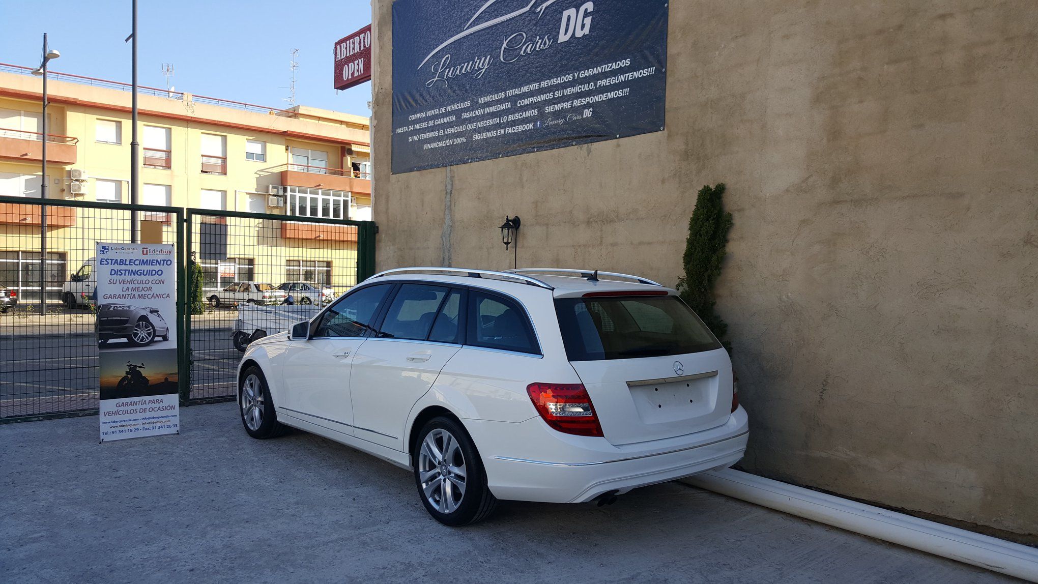 Mercedes C200 familiar: Venta de vehículos de Luxury Cars DG Mercedes C200 familiar: Venta de vehículos de Luxury Cars DG