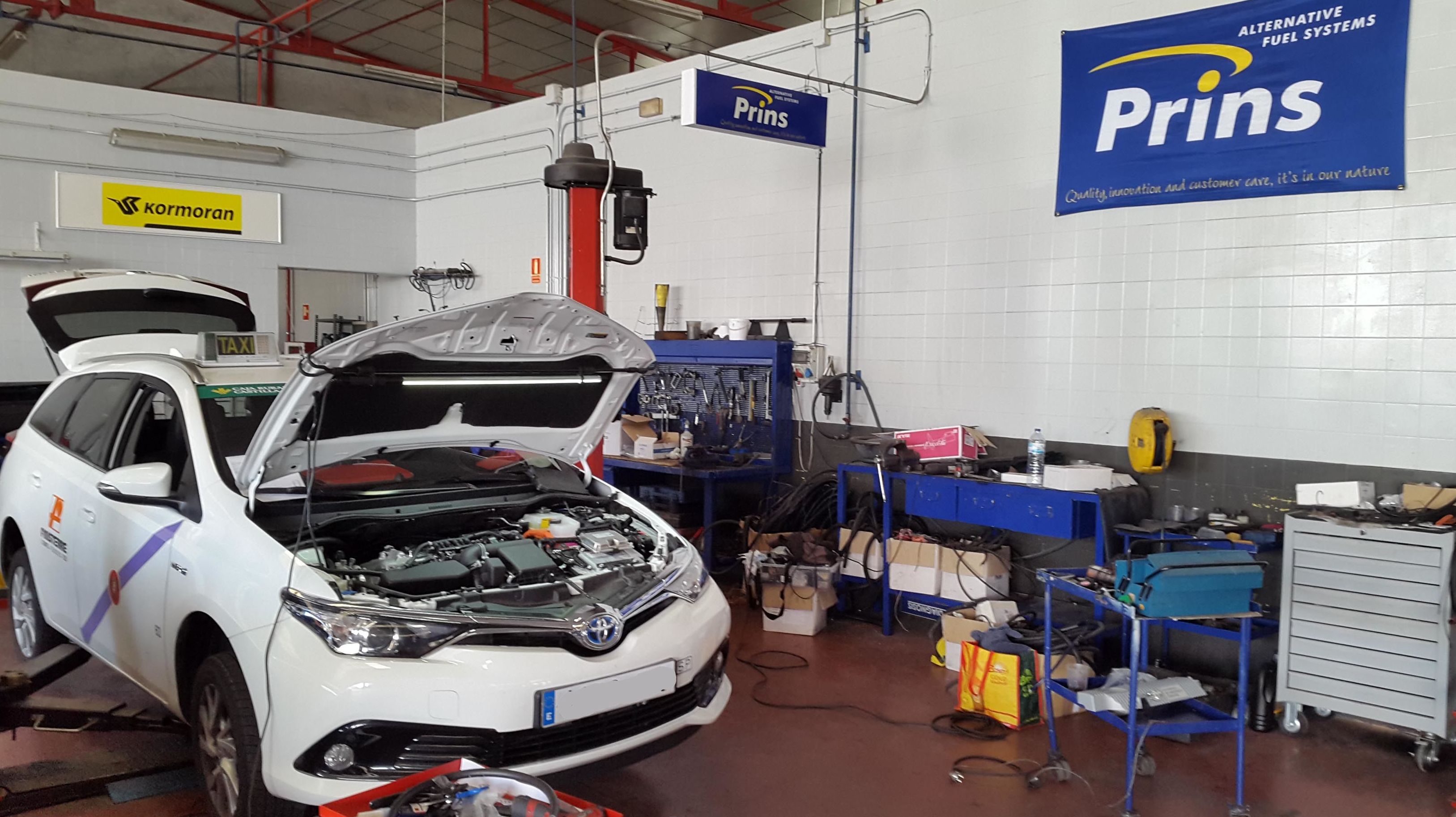 Toyota Auris hibrido con glp Toyota Auris hibrido con glp