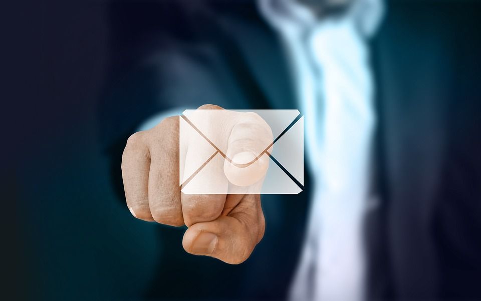 Manipulados: Servicios de Different Mail