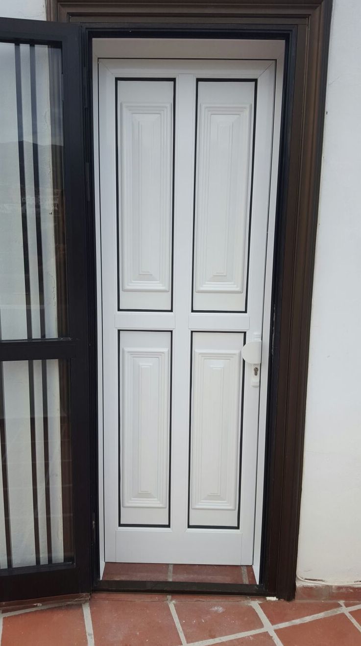 Puerta de aluminio lacado blanco 