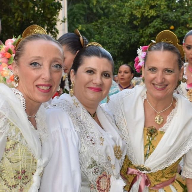 Peinados de fallera: Servicios de Esther Ruiz Peluquería y Estética Peinados de fallera: Servicios de Esther Ruiz Peluquería y Estética