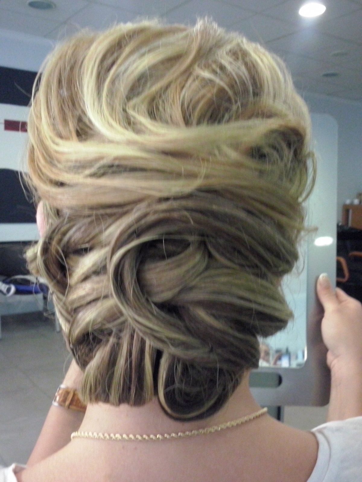 Novias: Servicios de Esther Ruiz Peluquería y Estética Novias: Servicios de Esther Ruiz Peluquería y Estética