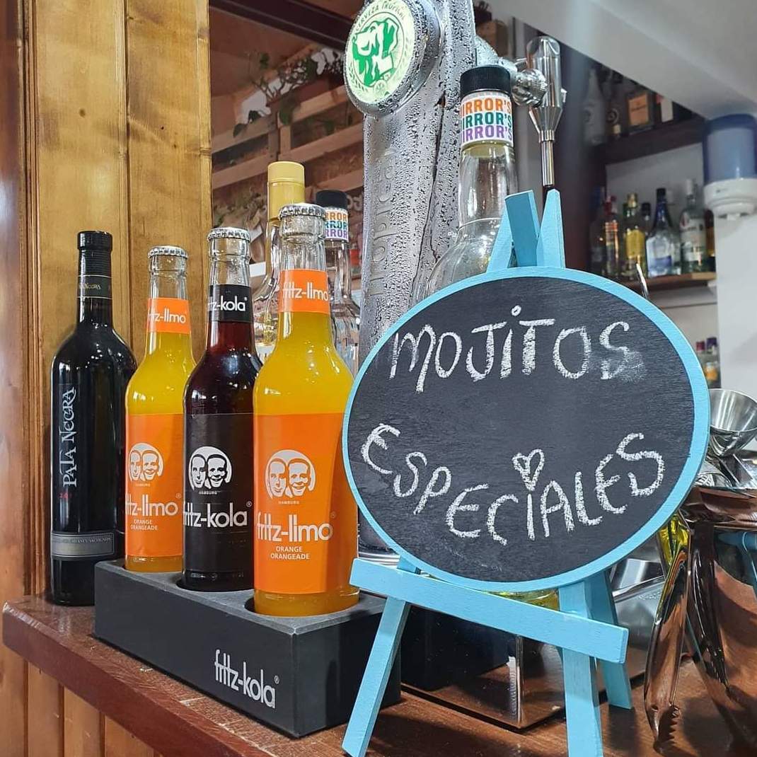 SMOOTHIES SALUDABLES: de Aquí & Ahora SMOOTHIES SALUDABLES: de Aquí & Ahora