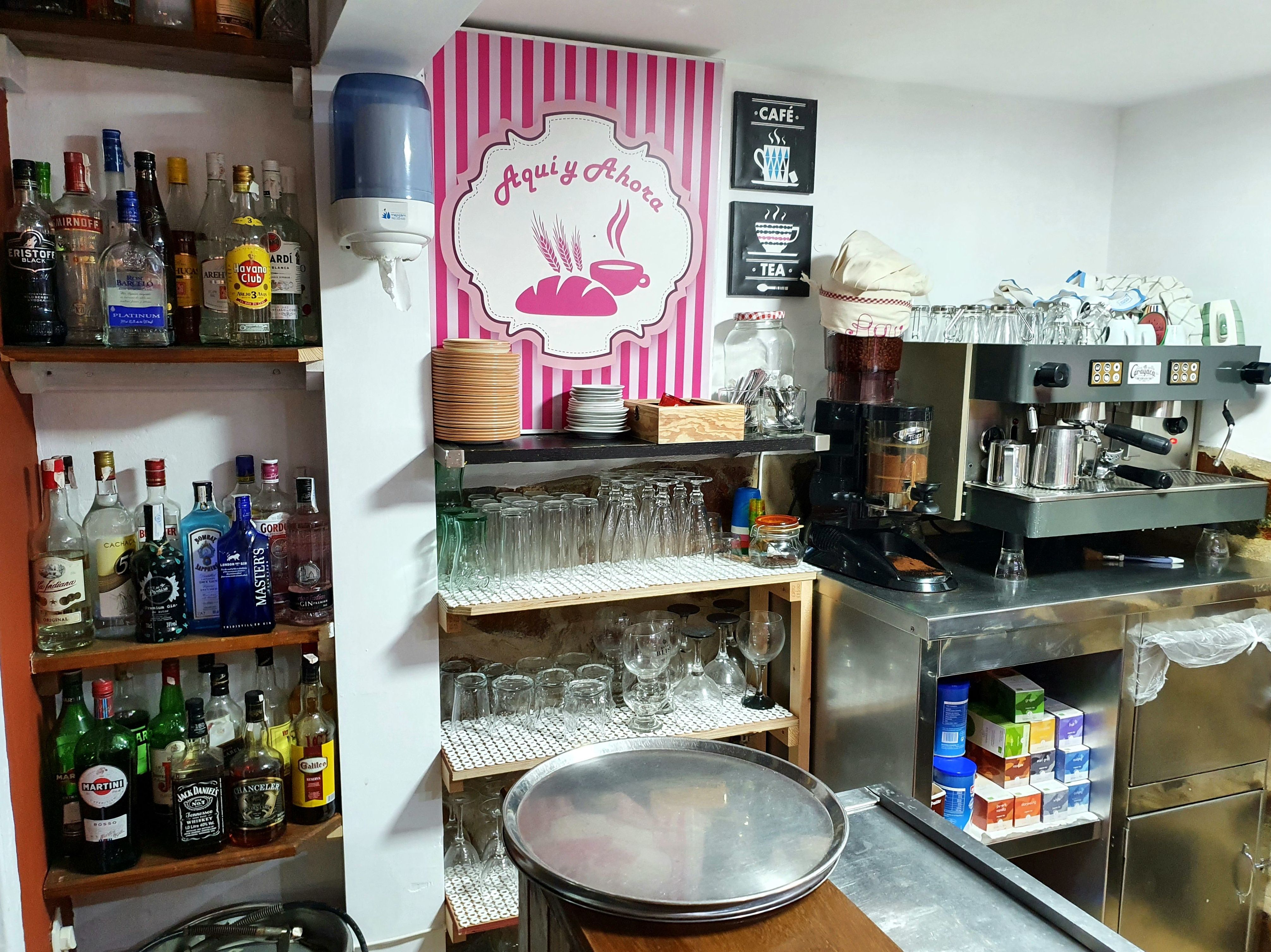 BEBIDAS FRÍAS Y CALIENTES: de Aquí & Ahora BEBIDAS FRÍAS Y CALIENTES: de Aquí & Ahora