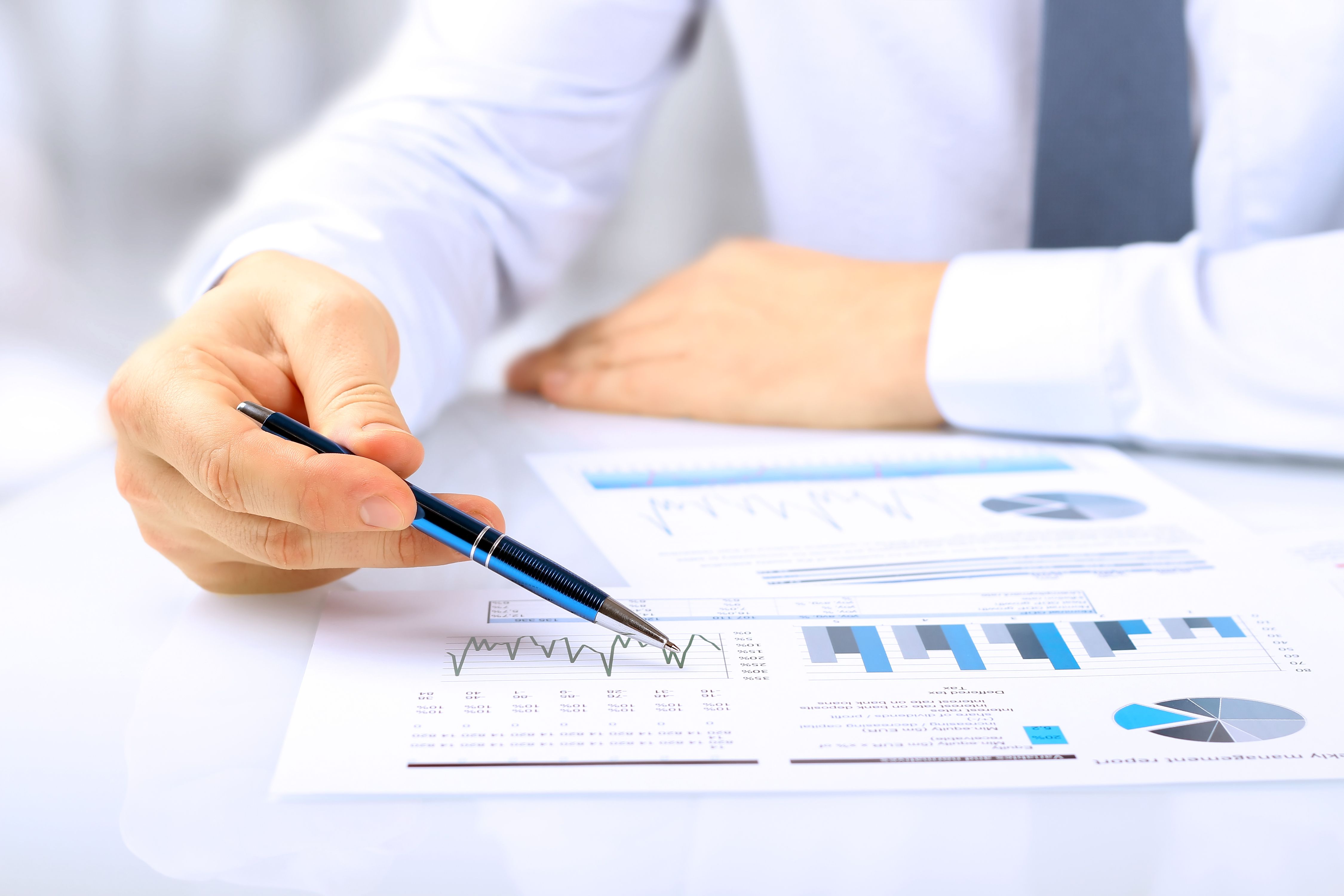 Informes de carácter mensual: Servicios de Administradores de fincas Lucas&Viedma Informes de carácter mensual: Servicios de Administradores de fincas Lucas&Viedma