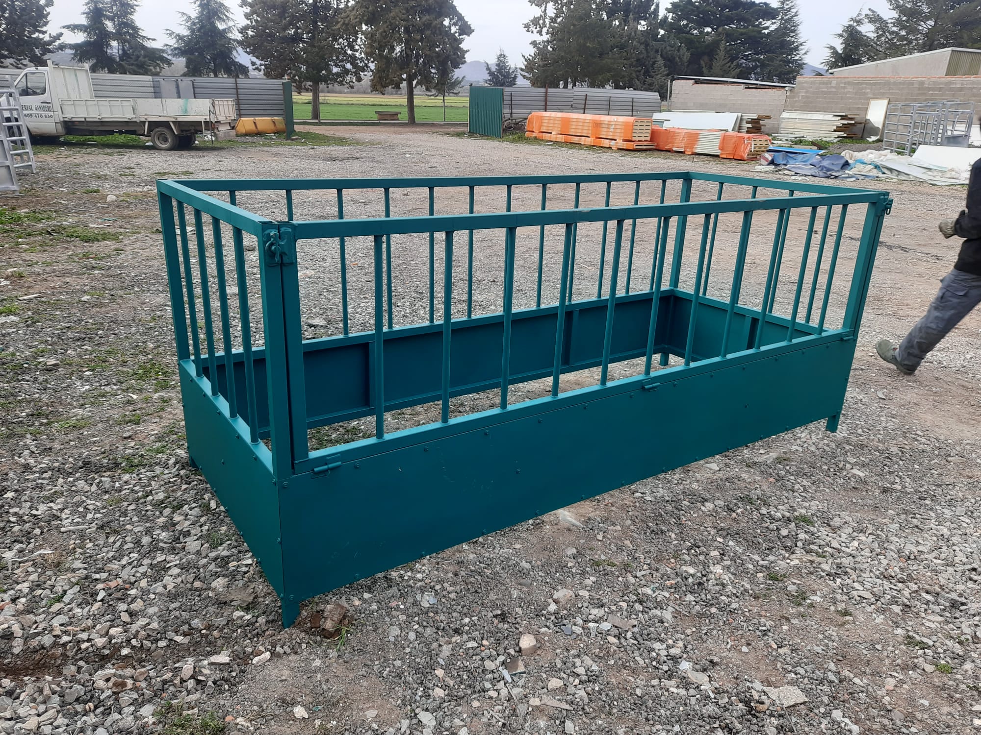 OVCA10 COMEDERO PARA PAQUETES GRANDES: NUESTROS PRODUCTOS de Grupo Medina OVCA10 COMEDERO PARA PAQUETES GRANDES: NUESTROS PRODUCTOS de Grupo Medina